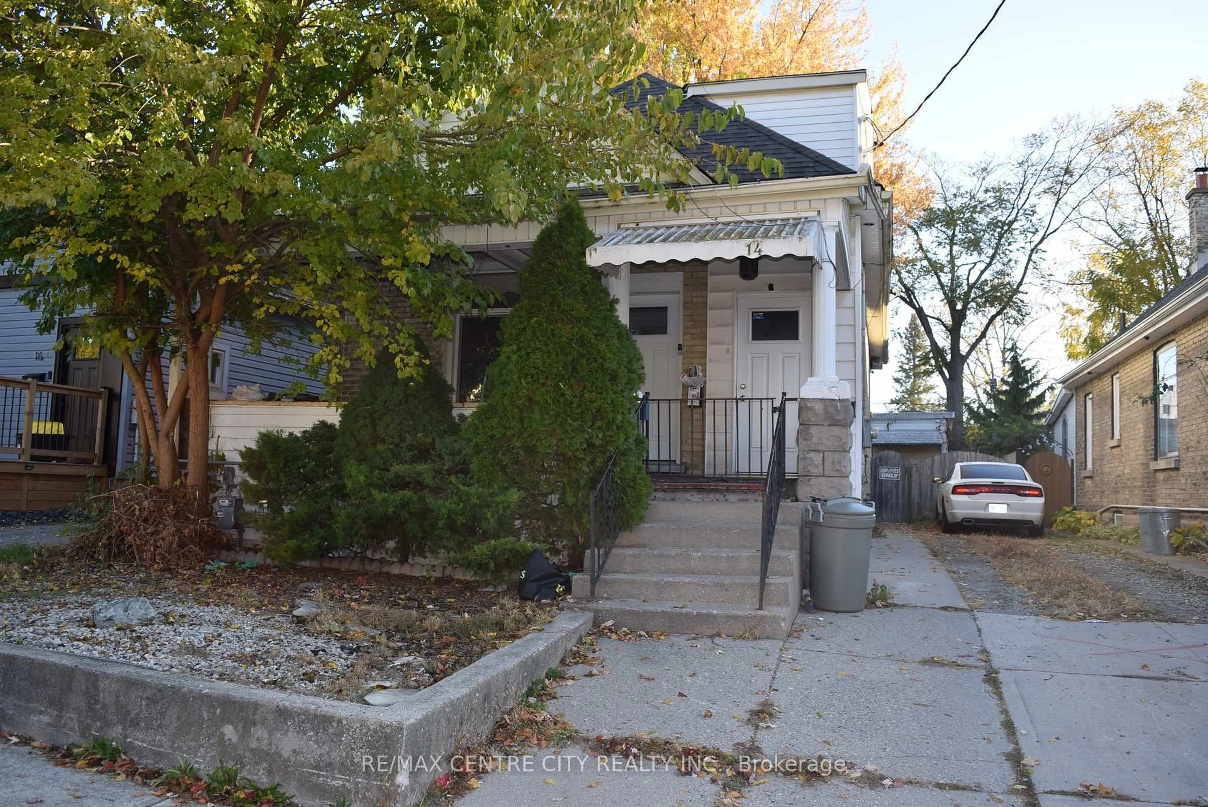 Patio, street for 14 Kitchener Ave, London East Ontario N5Z 2B2