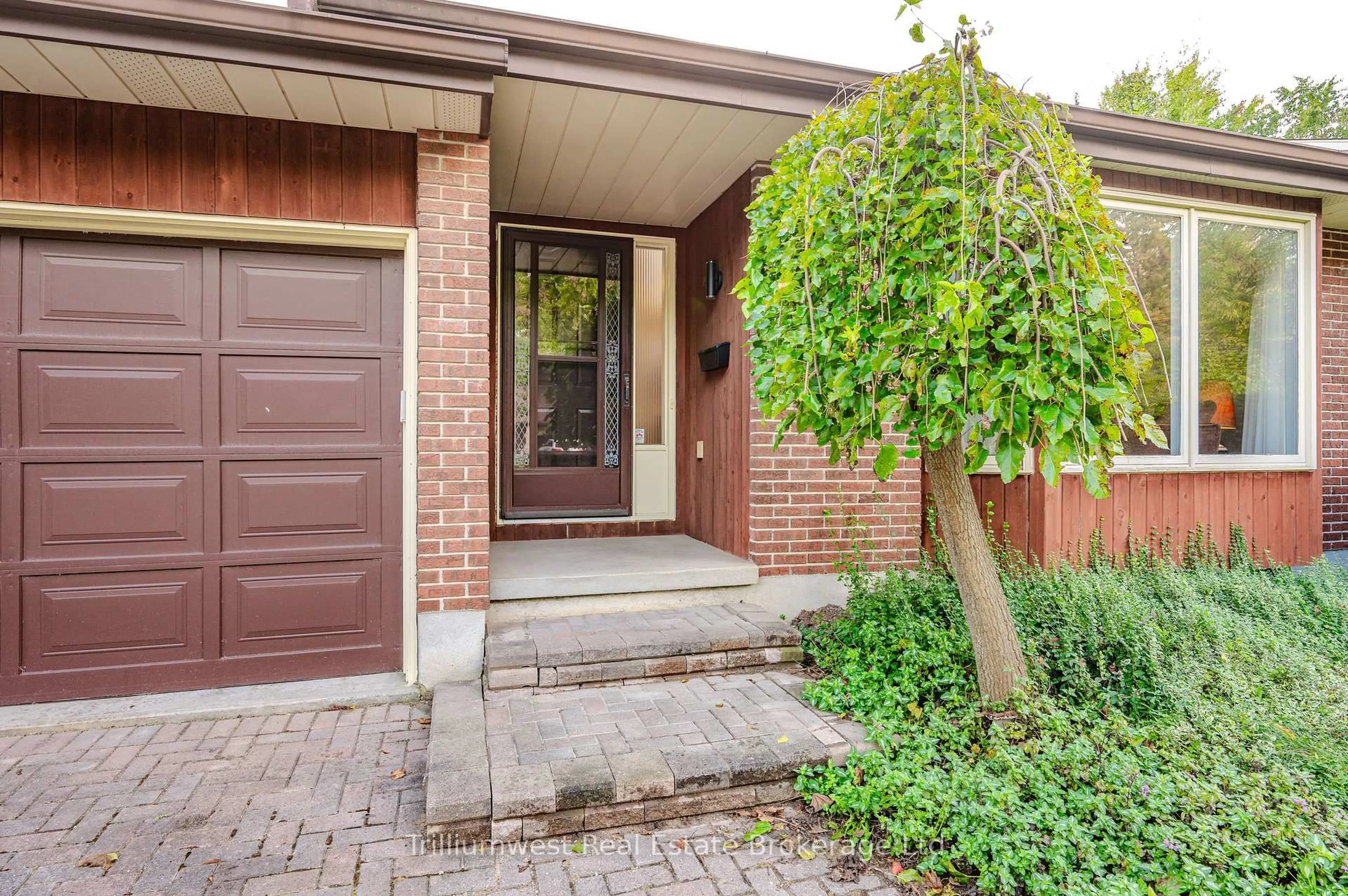 Home with brick exterior material, street for 2 Pickwick Pl, Guelph Ontario N1H 7V8
