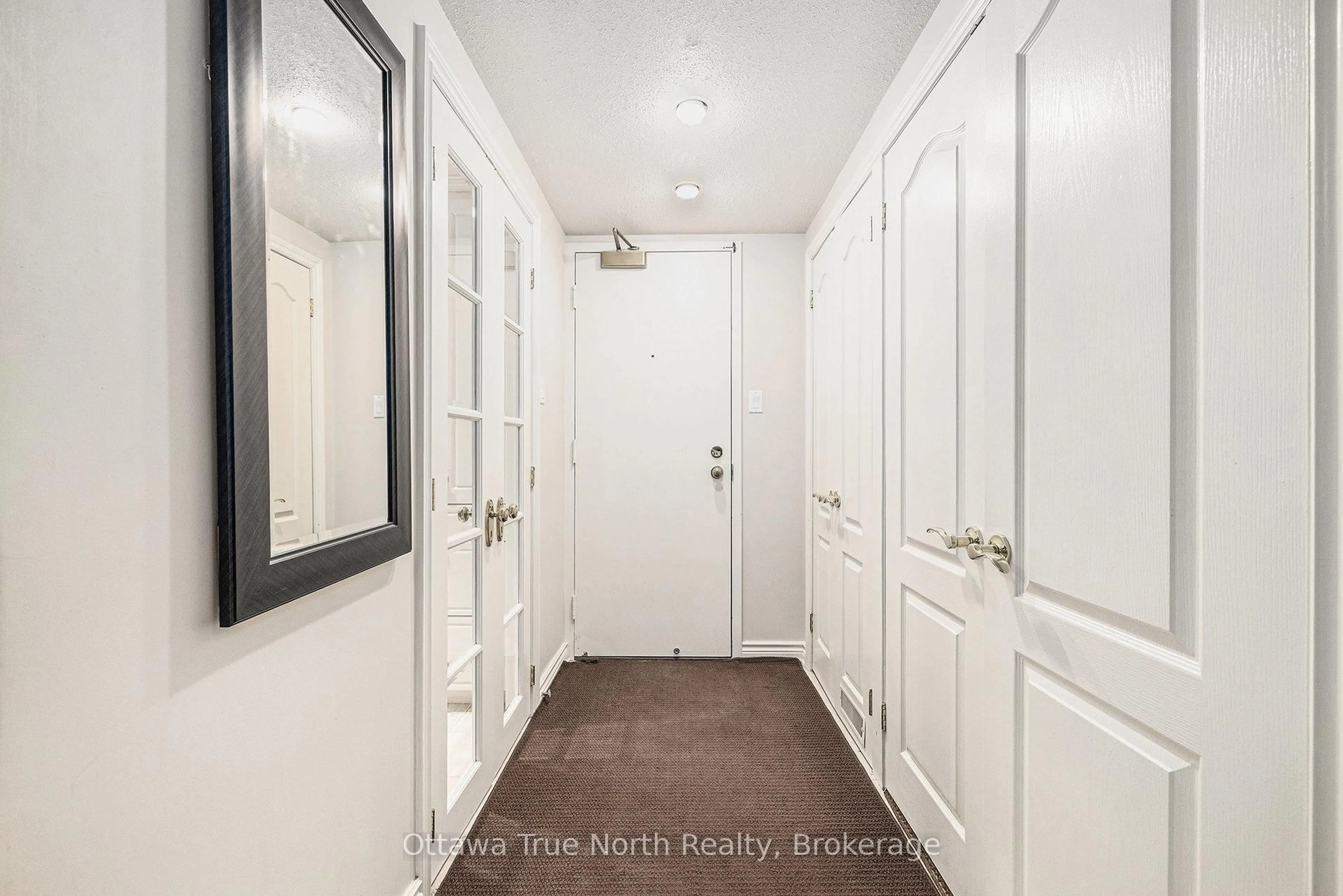 Indoor entryway for 317 Metcalfe St #102, Ottawa Ontario K2P 1S3