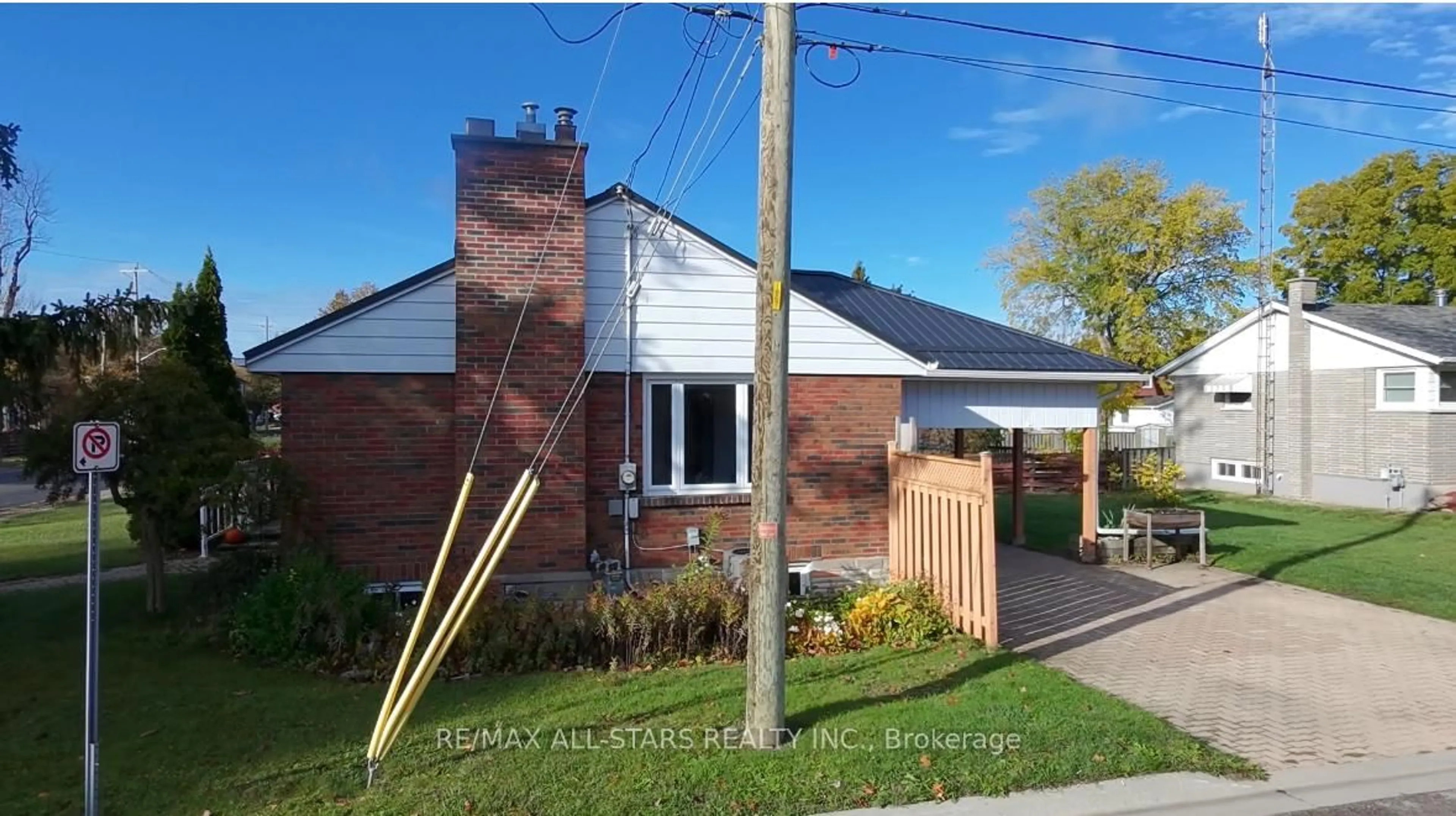 A pic from outside/outdoor area/front of a property/back of a property/a pic from drone, street for 200 University Ave, Cobourg Ontario K9A 1E4