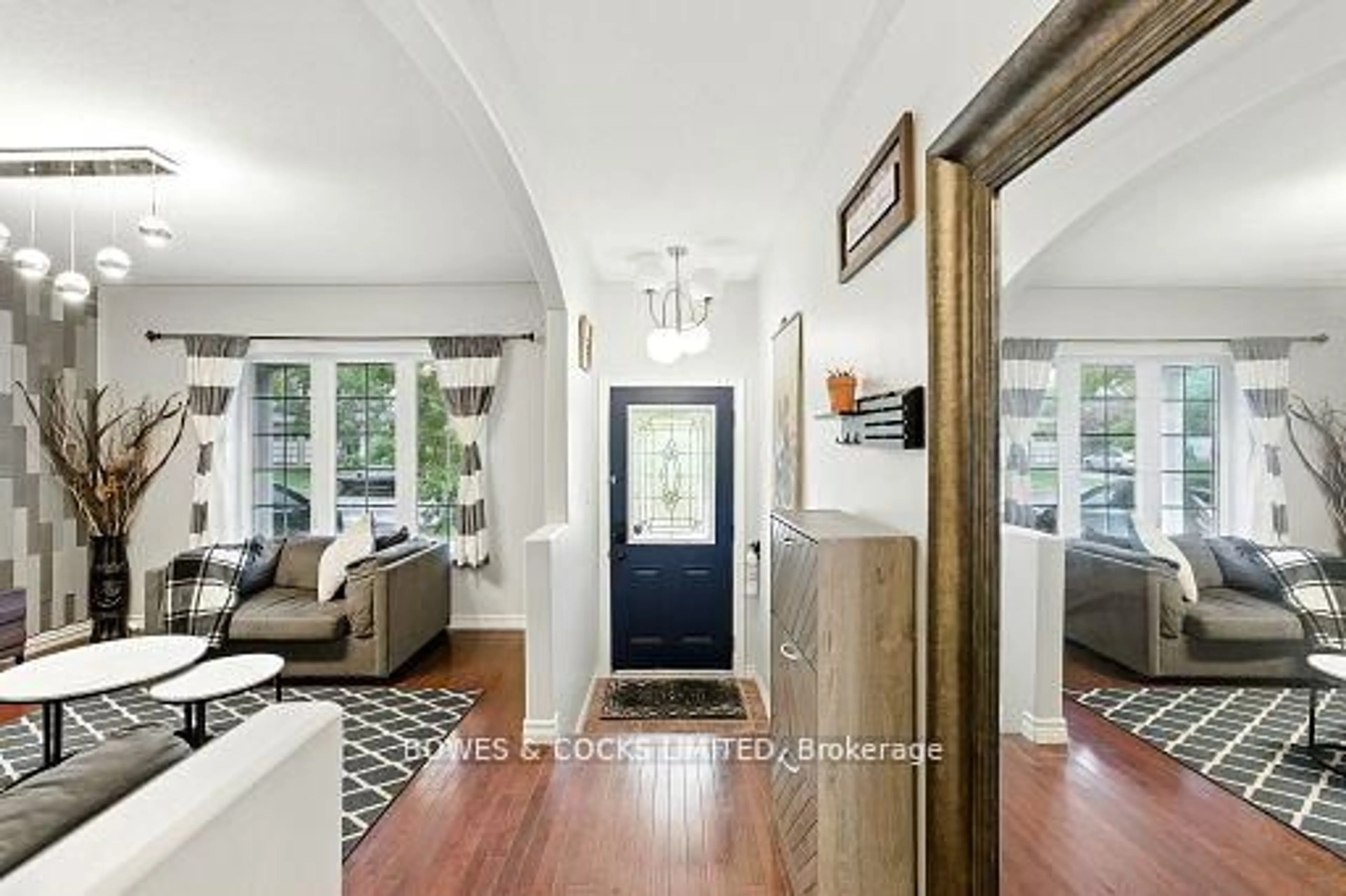 Indoor entryway for 210 Farrier Cres, Peterborough Ontario K9L 0A6