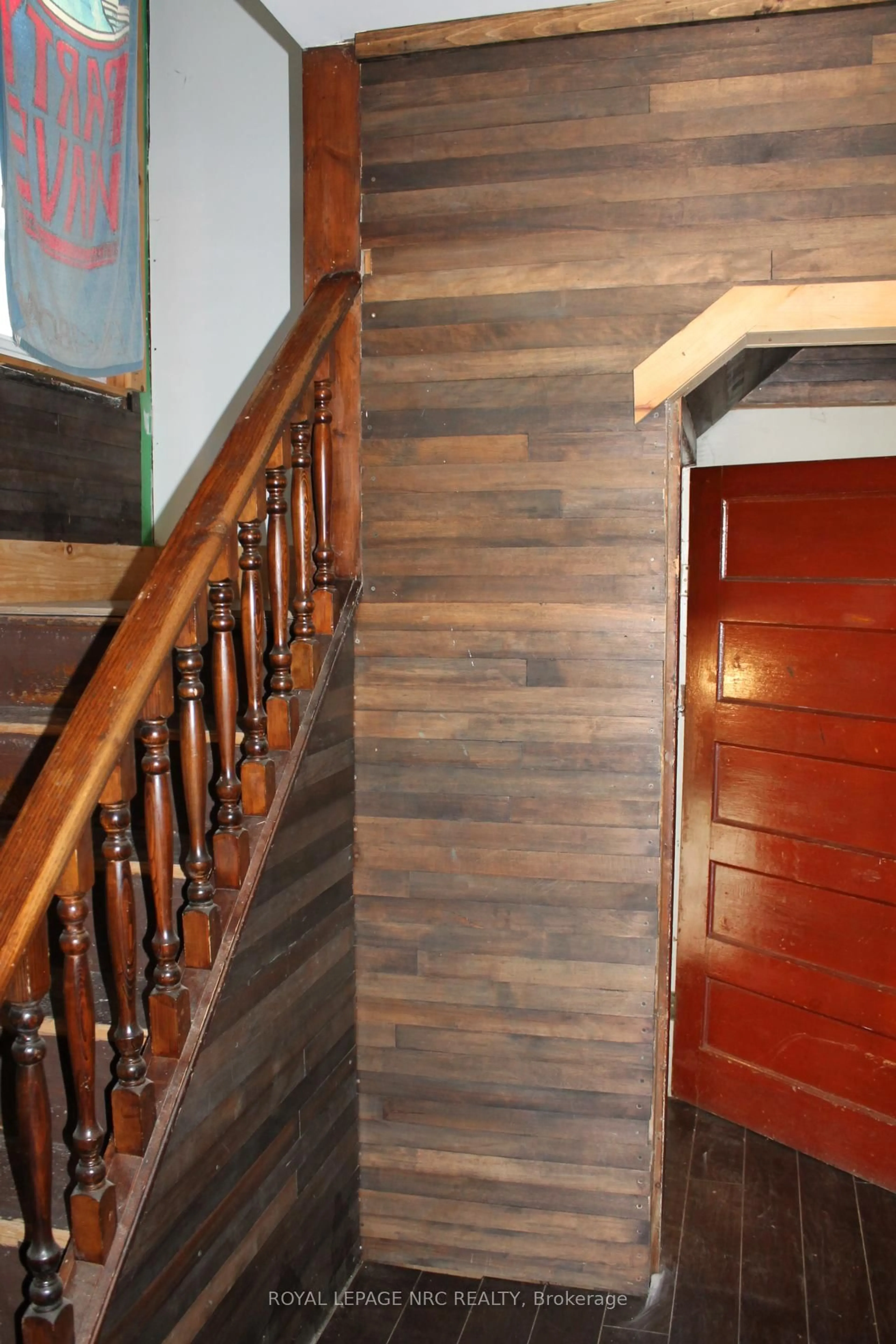 Unknown for 35 Sixth St, Welland Ontario L3B 4Z4