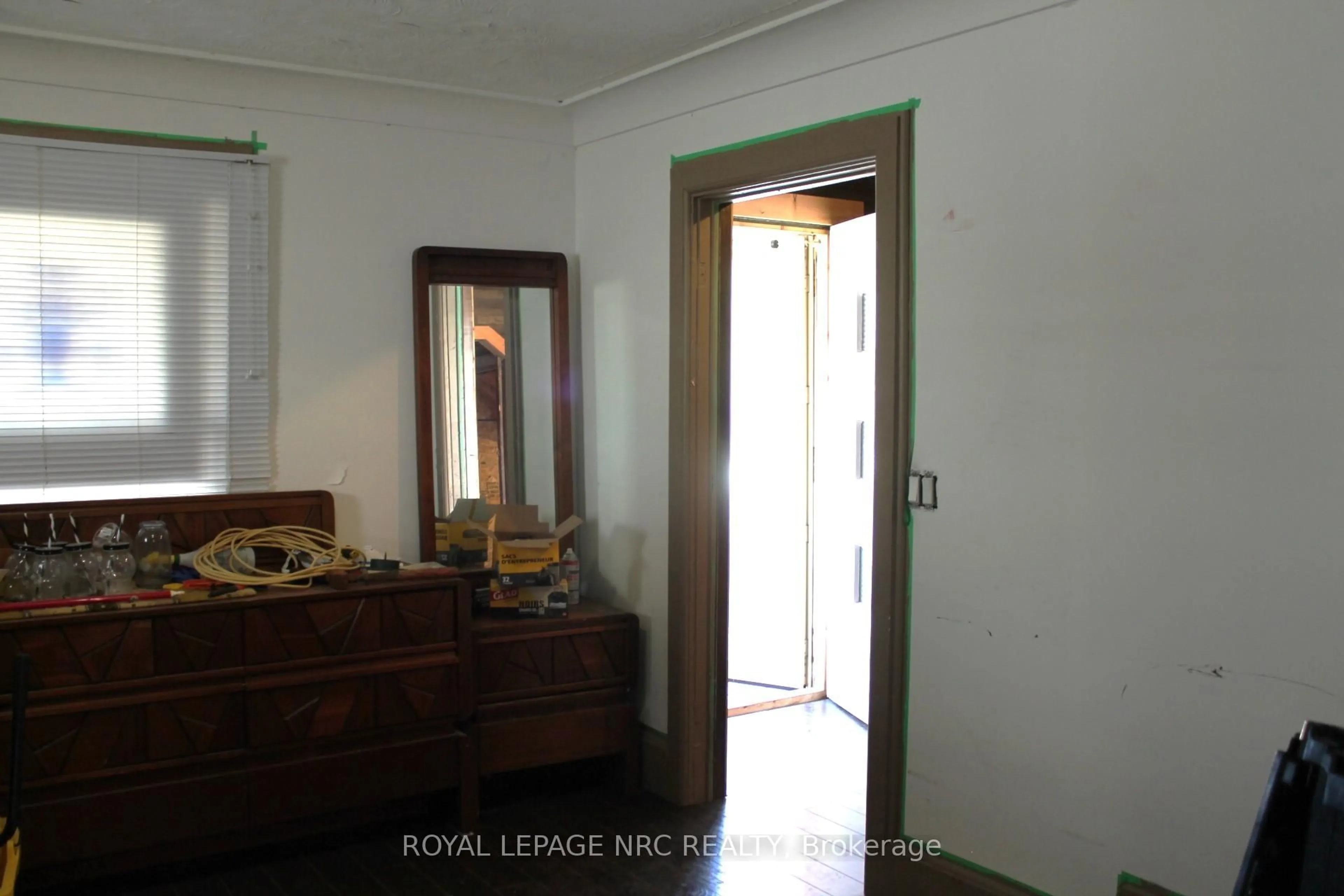 A pic of a room for 35 Sixth St, Welland Ontario L3B 4Z4