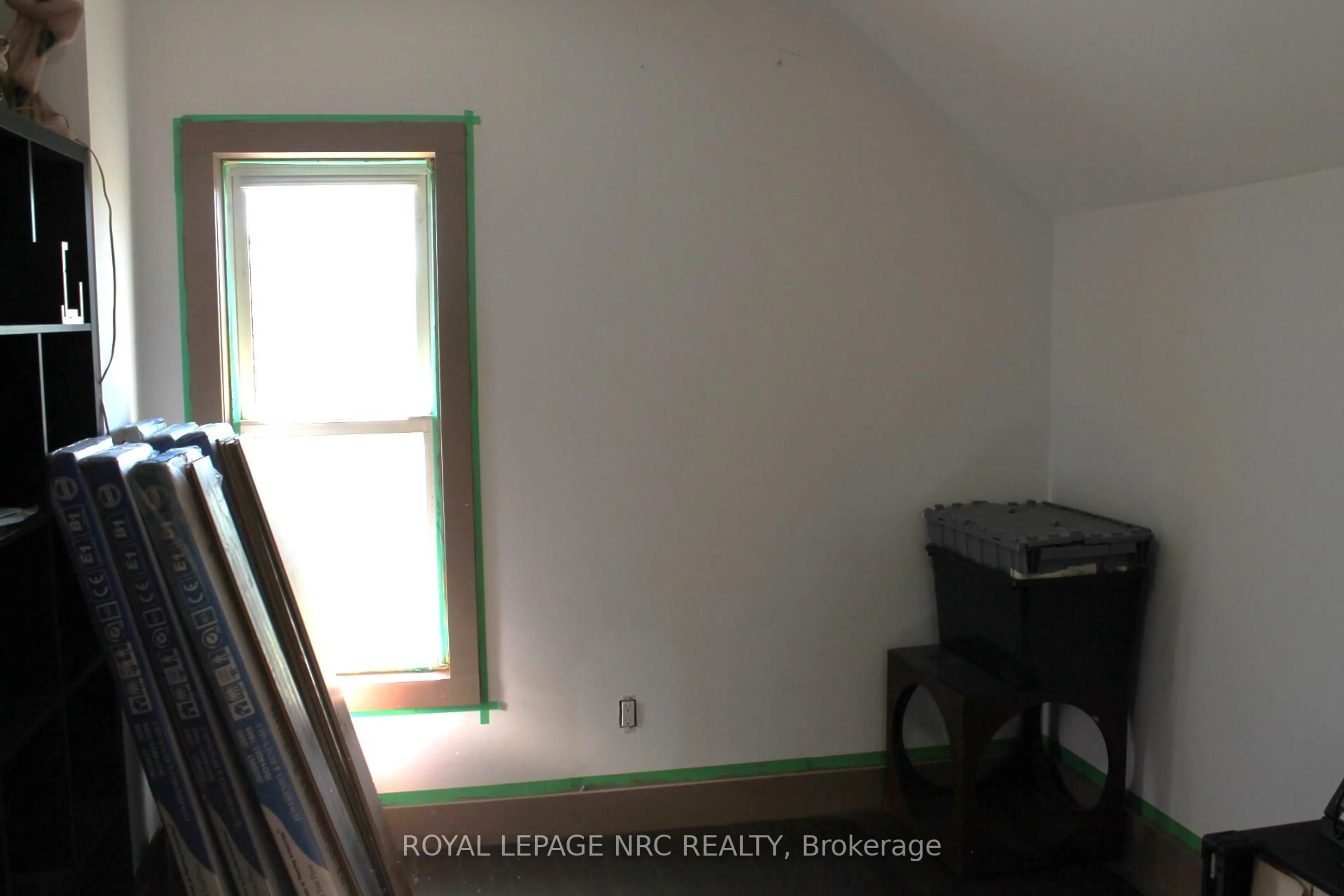 A pic of a room for 35 Sixth St, Welland Ontario L3B 4Z4