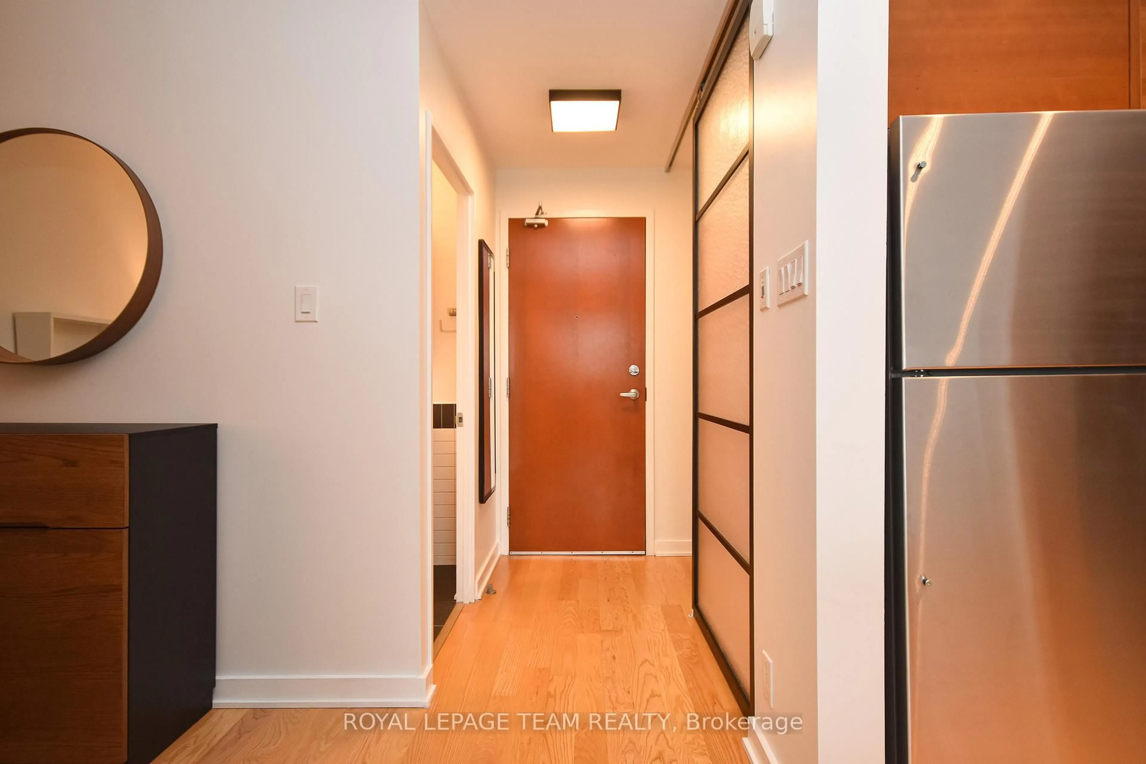 Indoor entryway for 324 Laurier Ave #1206, Ottawa Ontario K1P 0A4
