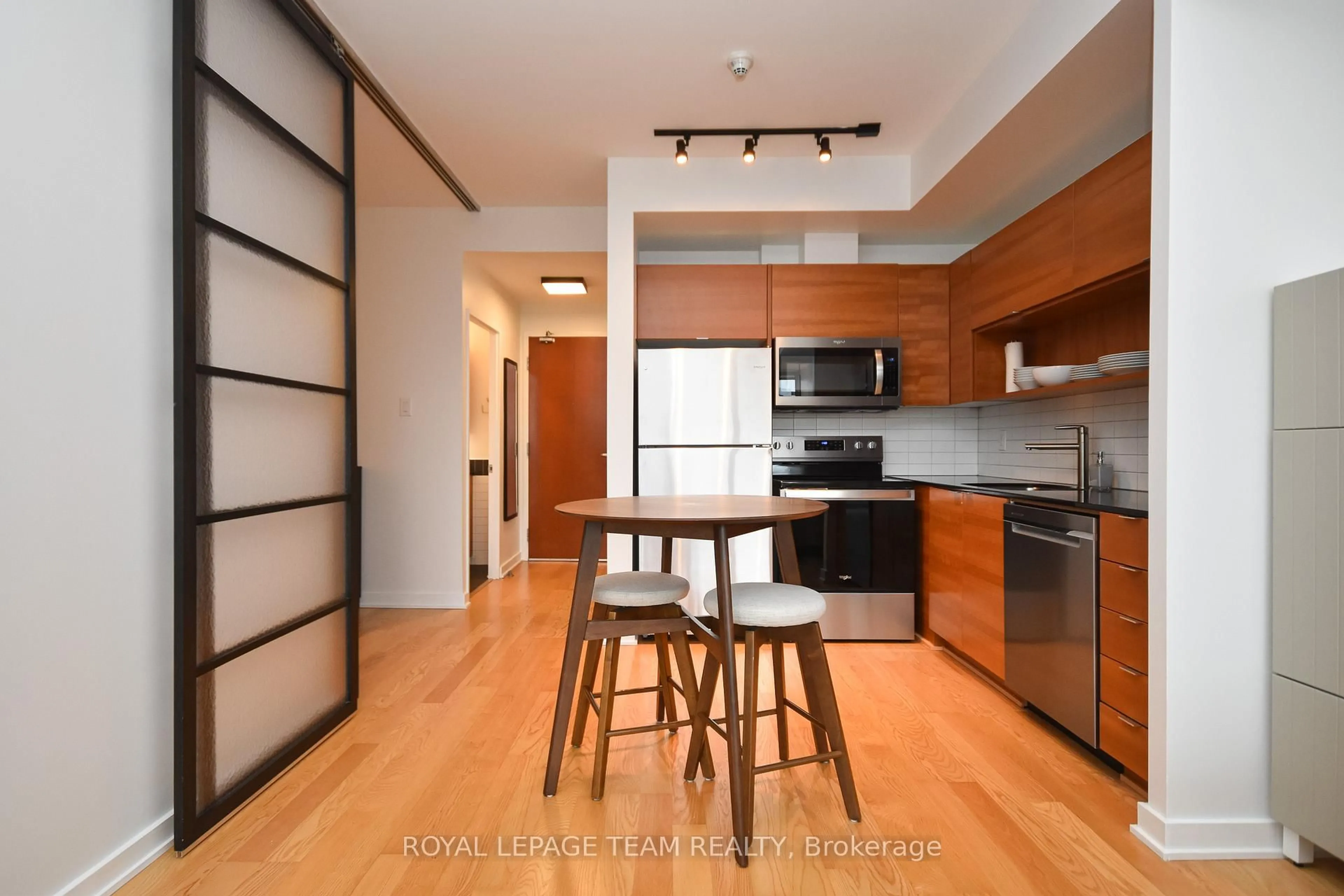 Unknown for 324 Laurier Ave #1206, Ottawa Ontario K1P 0A4