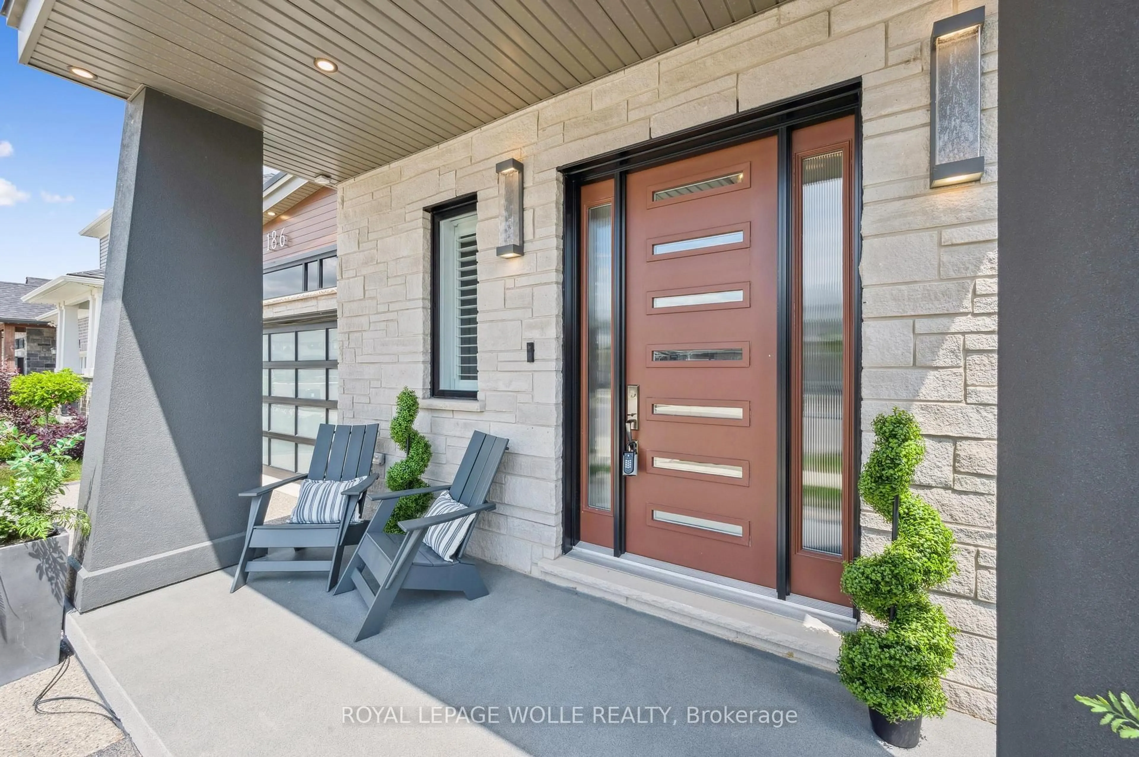 Indoor entryway for 186 Timber Trail Rd, Woolwich Ontario N3B 0C7