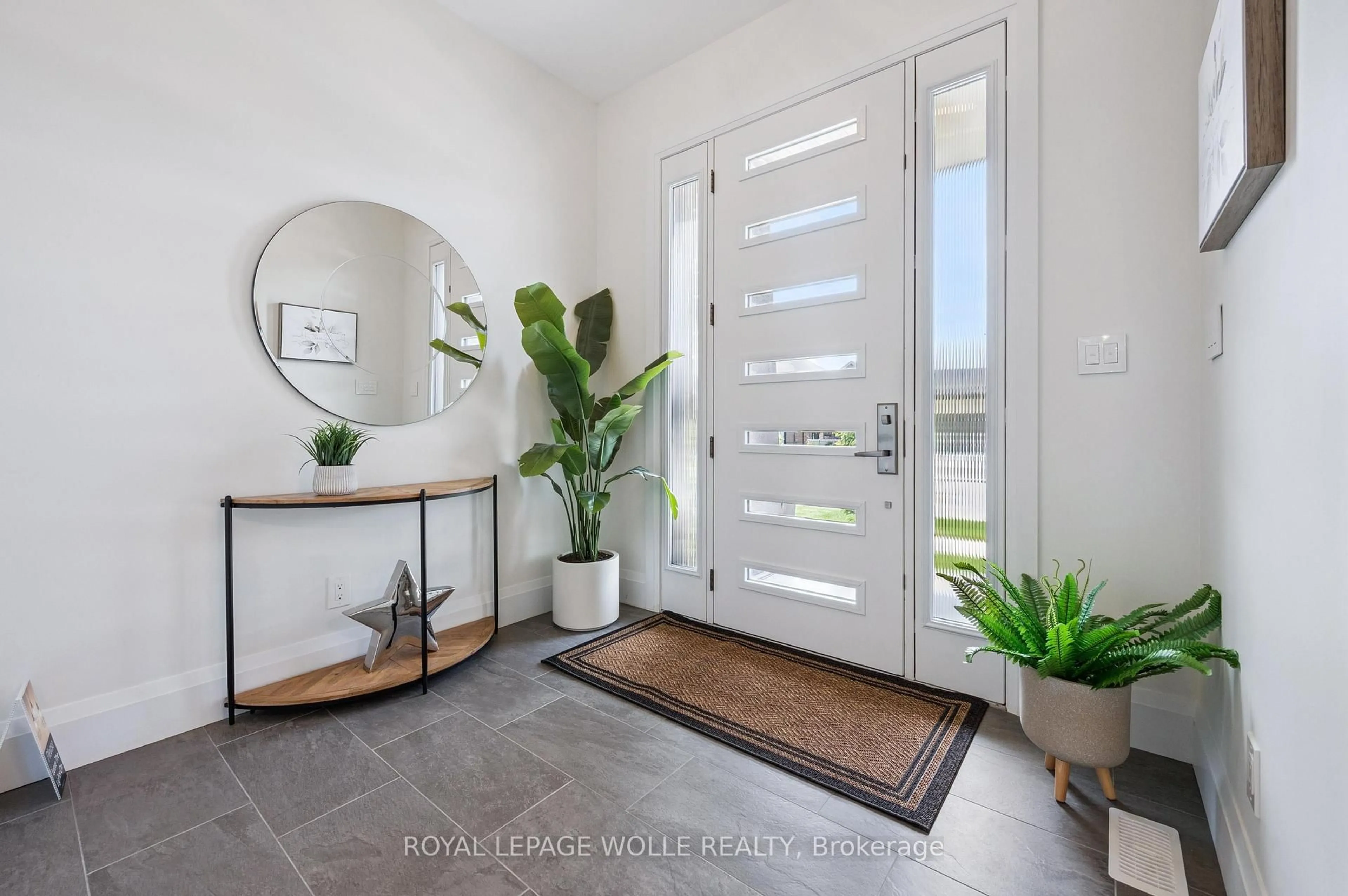 Indoor entryway for 186 Timber Trail Rd, Woolwich Ontario N3B 0C7