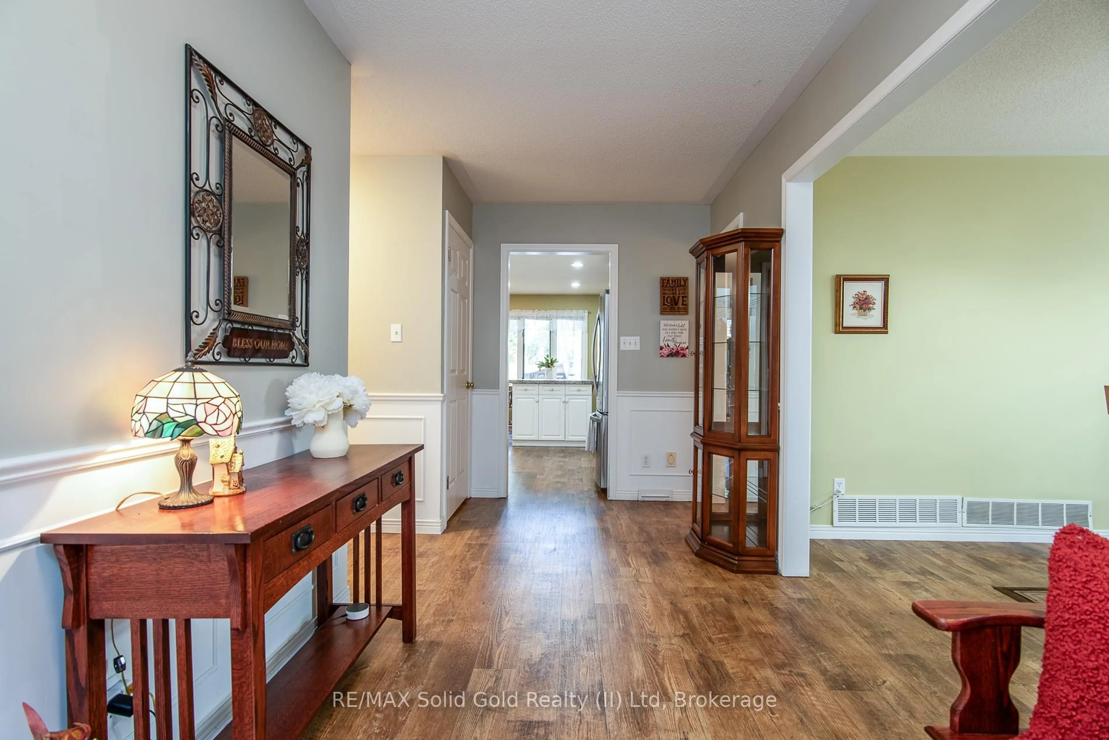 Indoor entryway for 372 Gatestone Blvd, Waterloo Ontario N2T 2J6