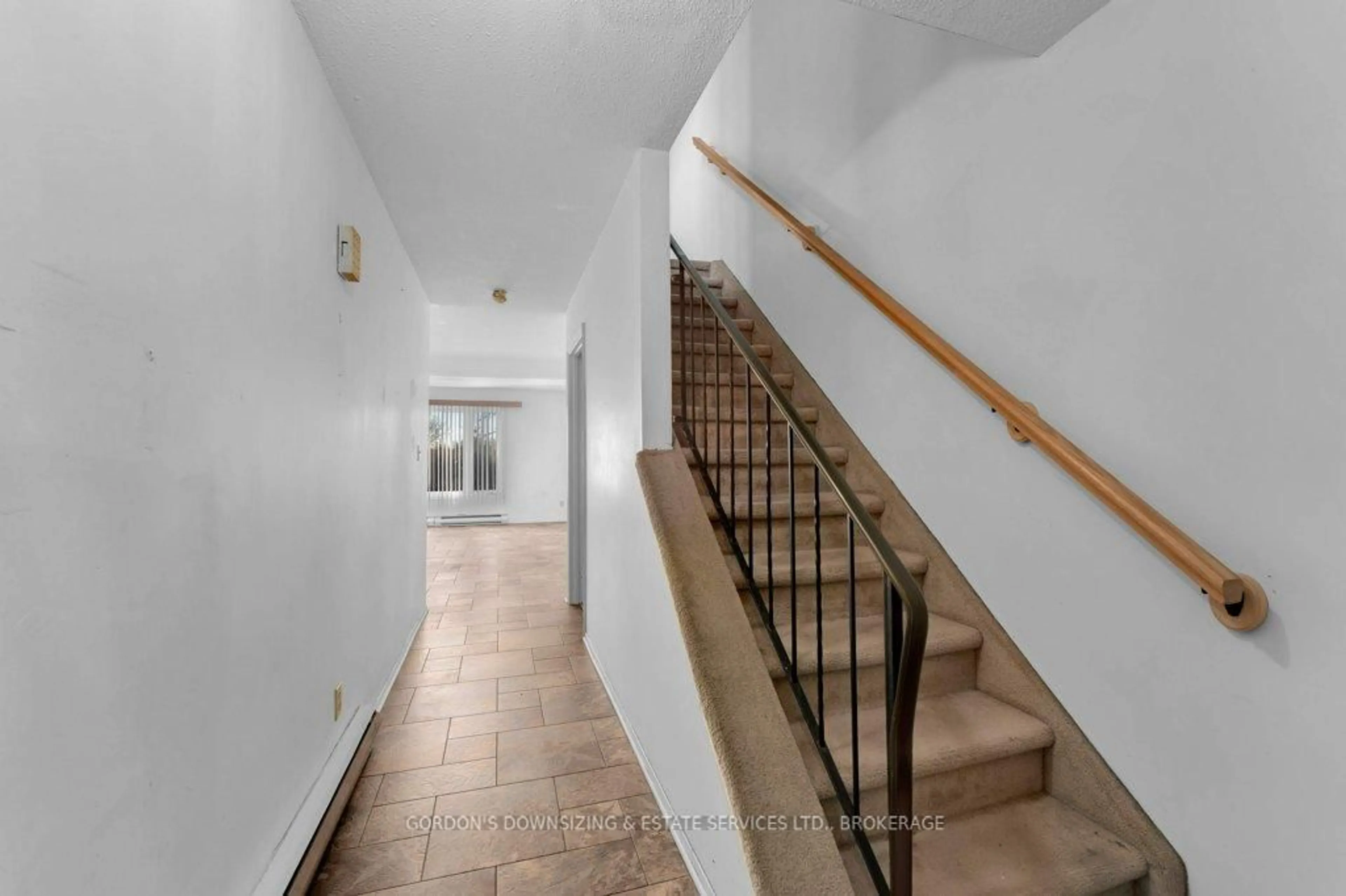 Indoor foyer for 39 Coventry Cres #45, Kingston Ontario K7M 7S8