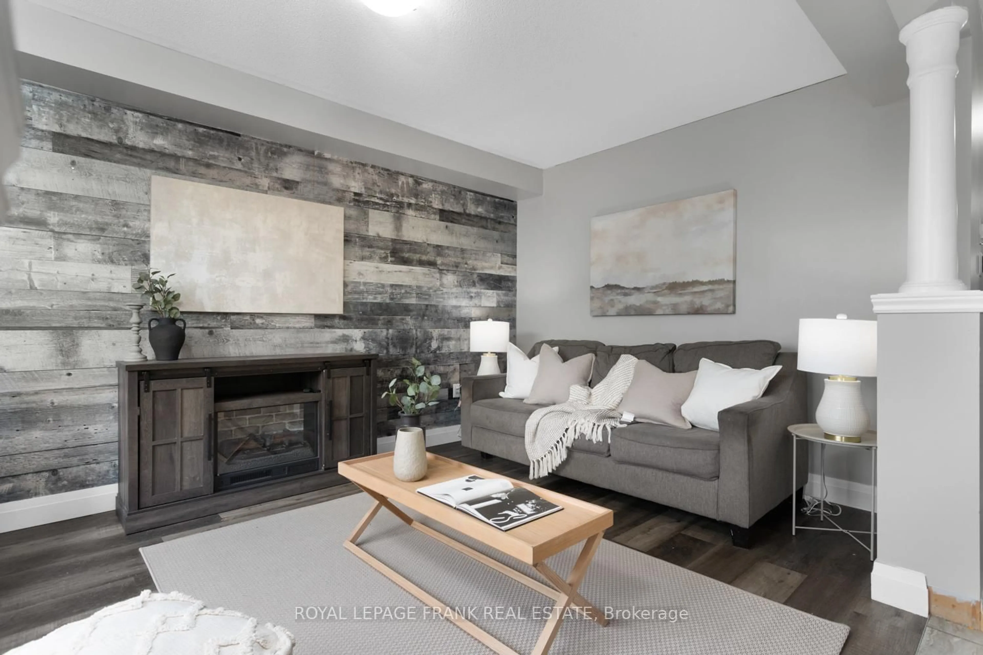 Living room with furniture, wood/laminate floor for 14 Manchester Crt, Trent Hills Ontario K0L 1Y0