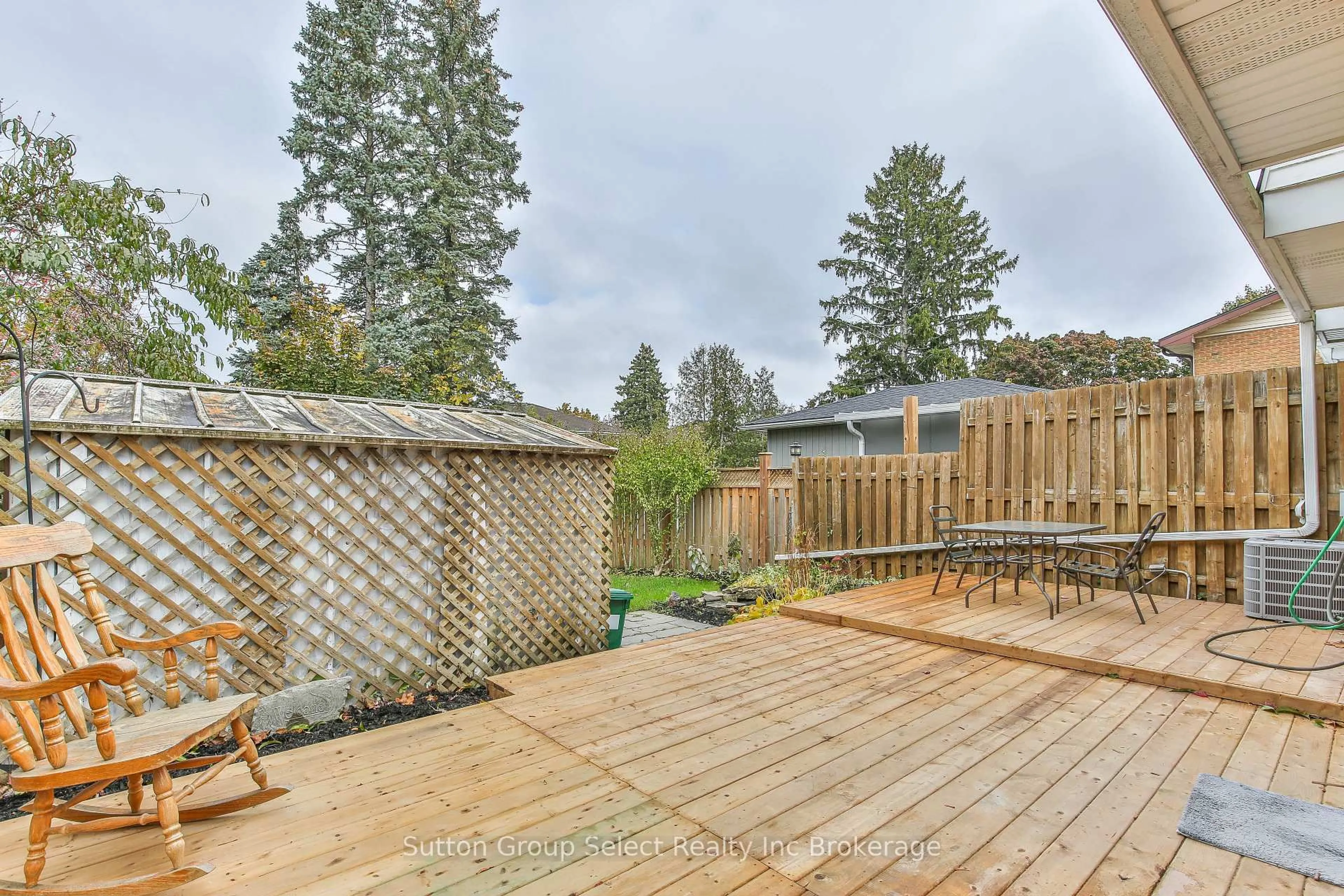 Patio, unknown for 1009 A Nesbitt Cres, Woodstock Ontario N4S 7N9