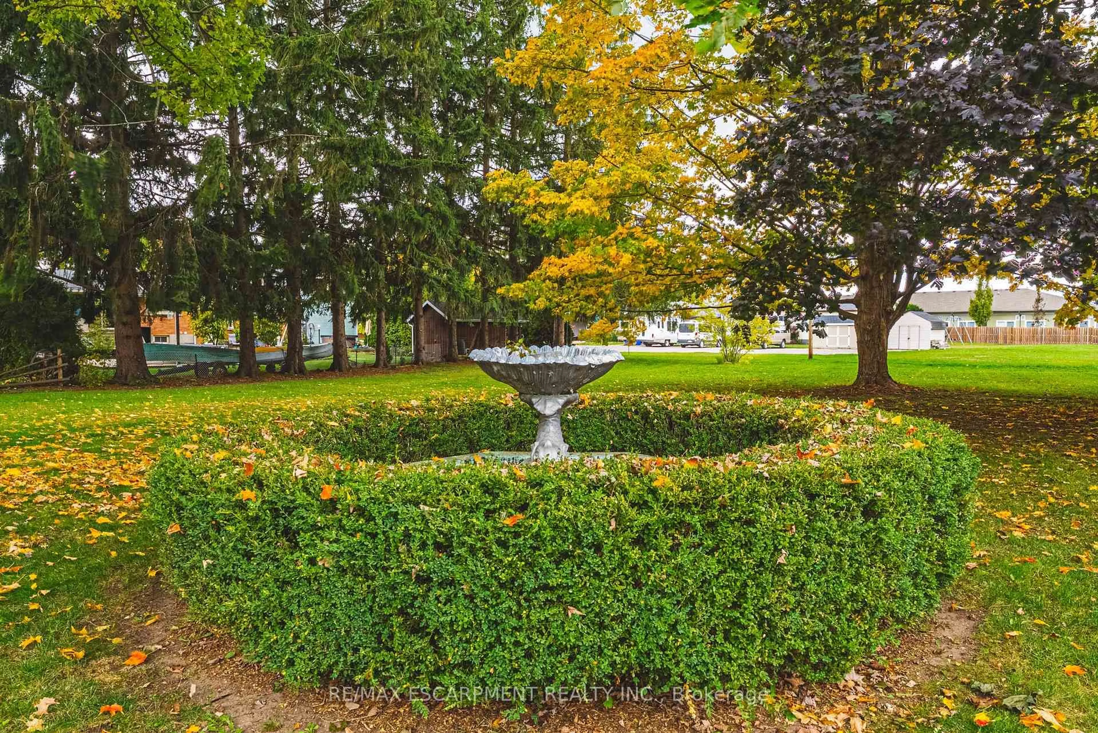 Patio, unknown for 646 Alder St, Haldimand Ontario N1A 1S5