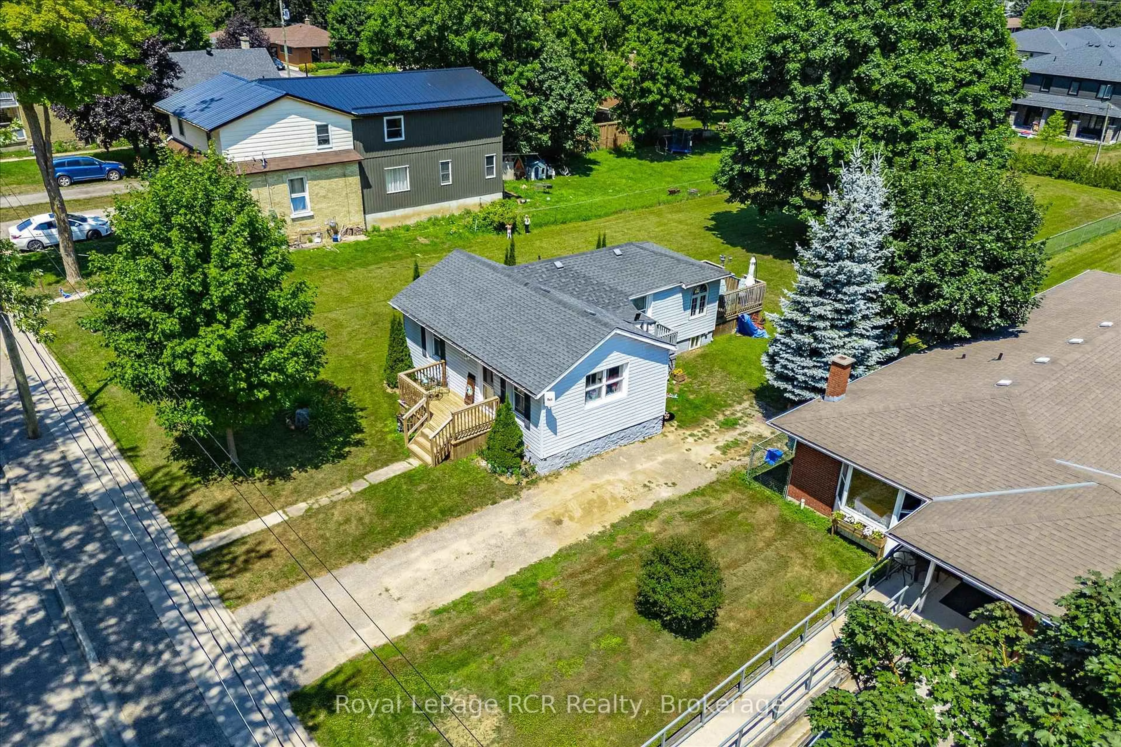 A pic from outside/outdoor area/front of a property/back of a property/a pic from drone, street for 240 Egremont St, Wellington North Ontario N0G 2L2