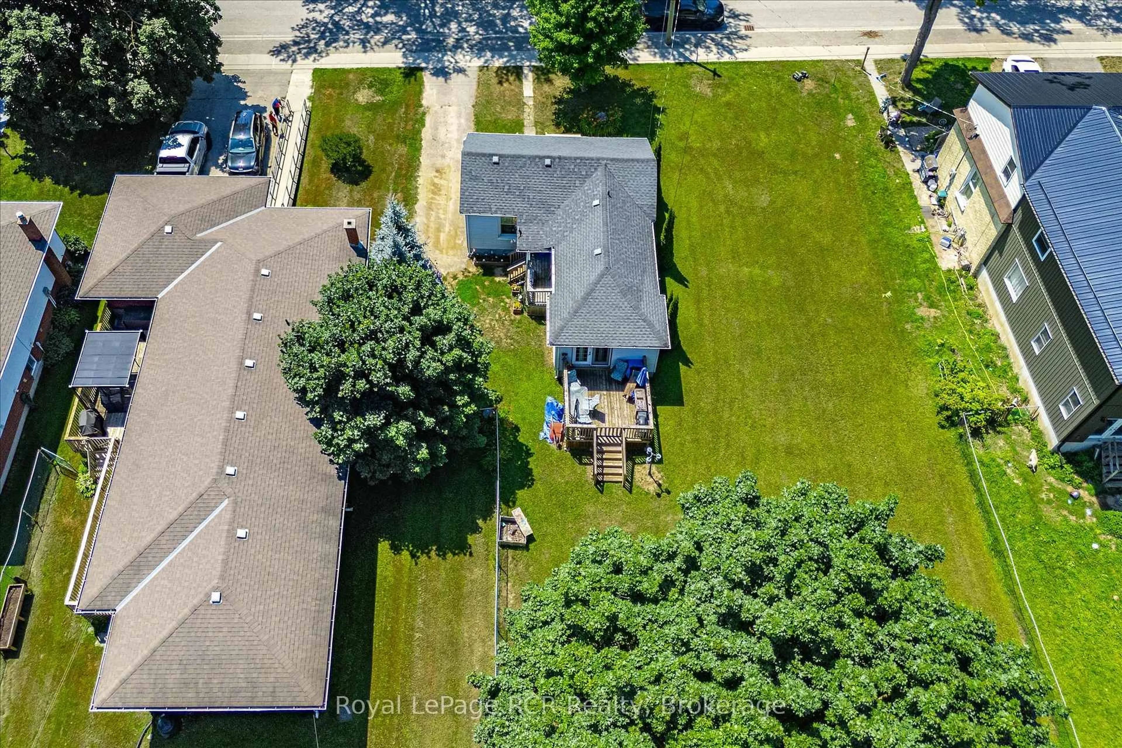 A pic from outside/outdoor area/front of a property/back of a property/a pic from drone, street for 240 Egremont St, Wellington North Ontario N0G 2L2