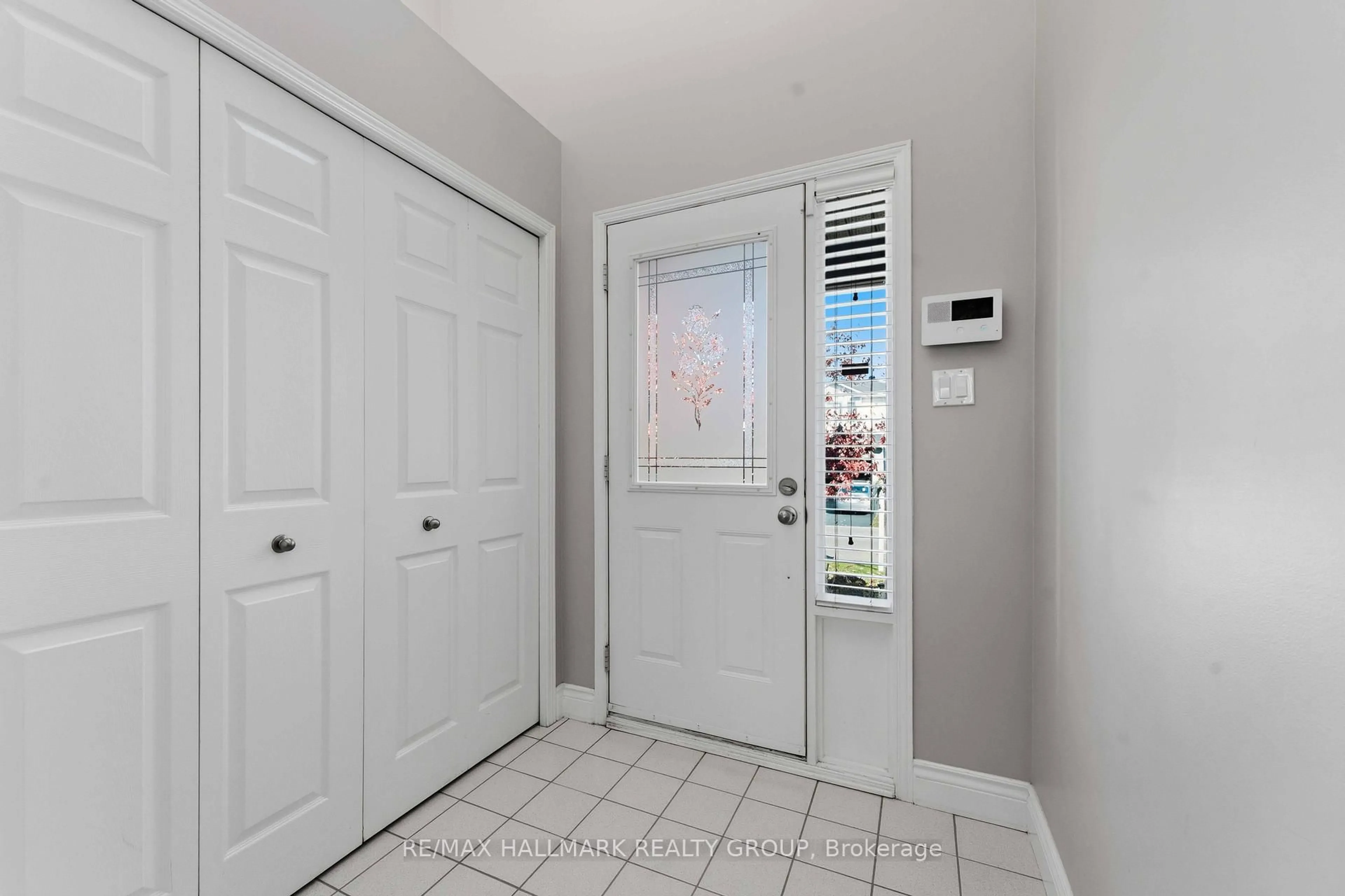 Indoor entryway for 661 Arc en Ciel St, Orleans Ontario K4A 3H8