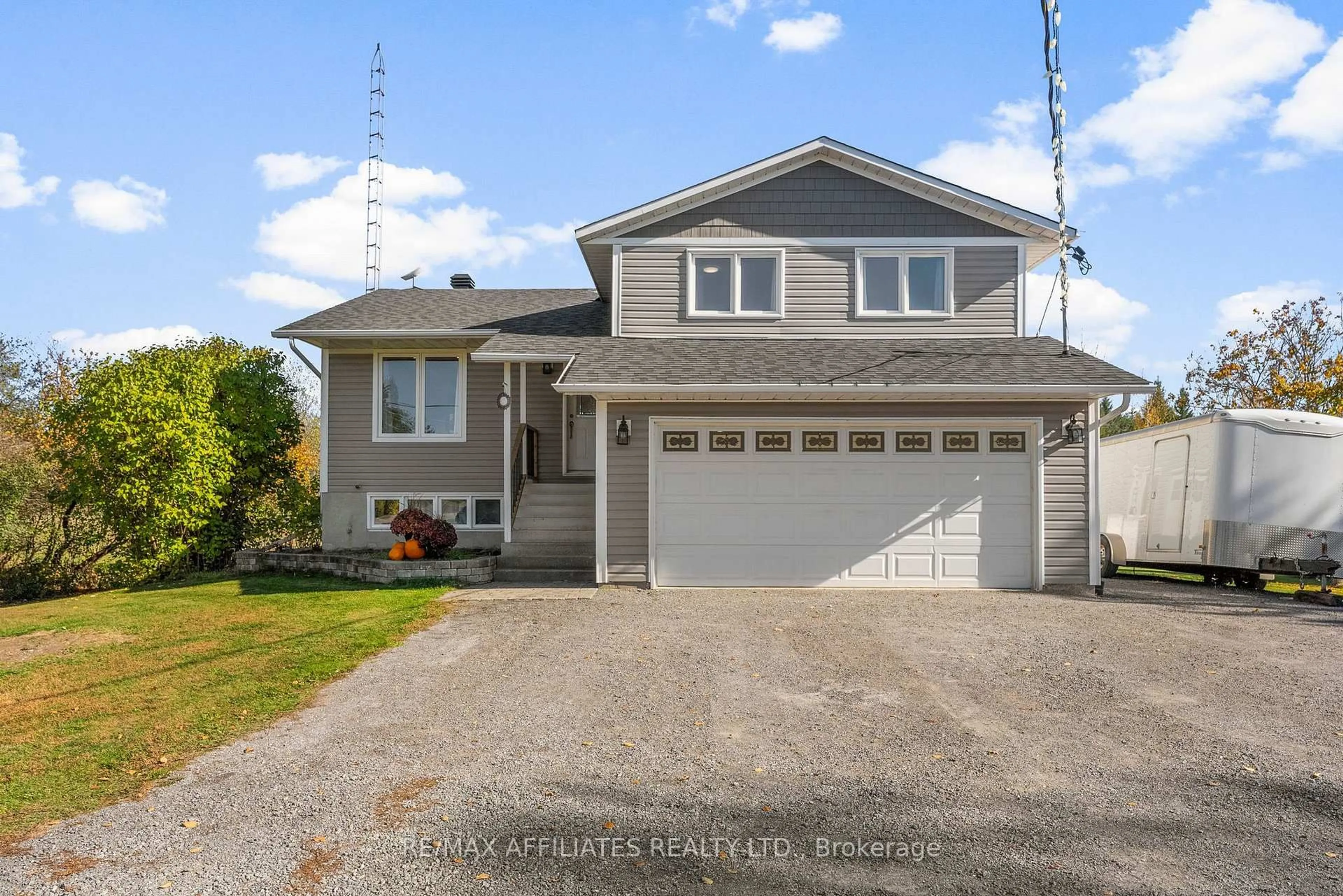 Home with vinyl exterior material, street for 2979 Ninth Line Rd, Carleton Place Ontario K7C 3P2