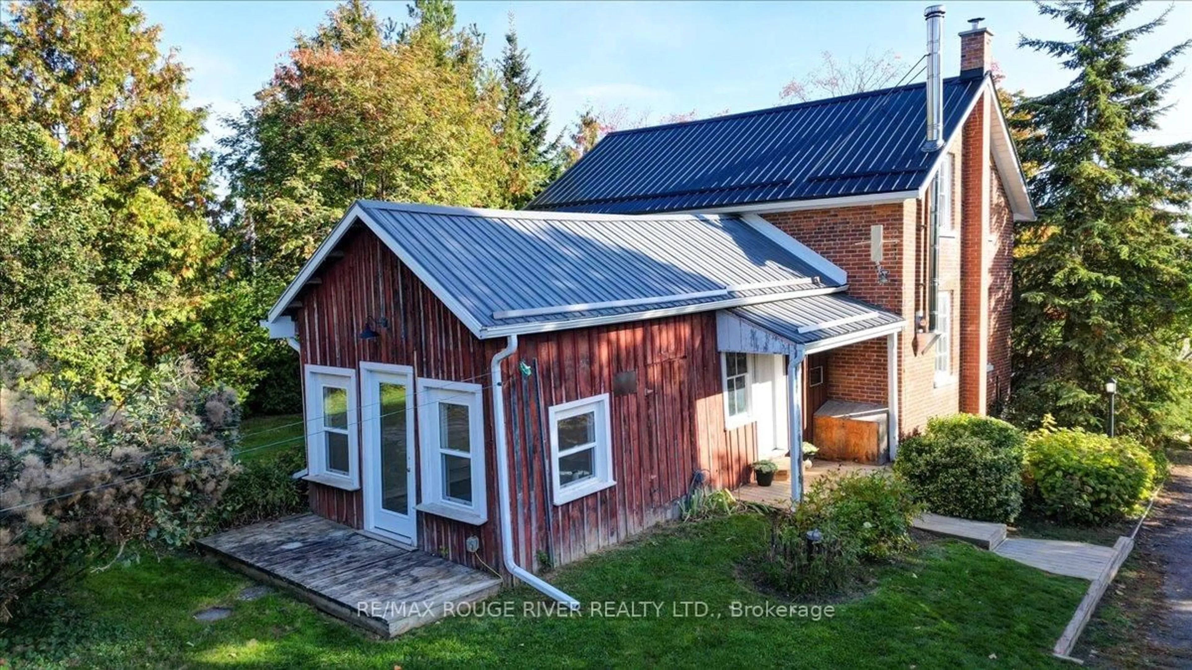 A pic from outside/outdoor area/front of a property/back of a property/a pic from drone, building for 1140 Heritage Line, Otonabee-South Monaghan Ontario K0L 2G0