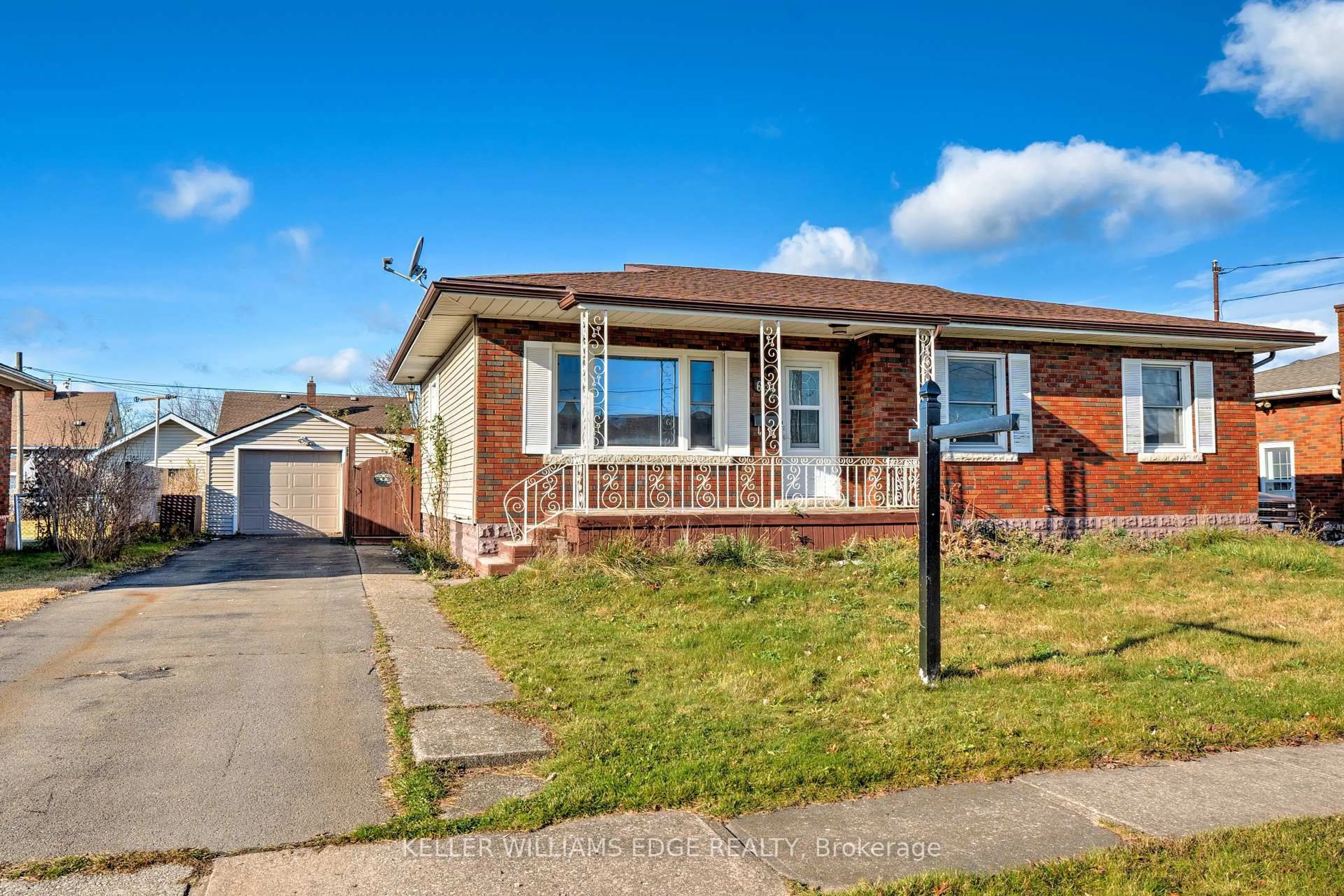 Home with brick exterior material, street for 662 Harriet St, Welland Ontario L3B 2J3