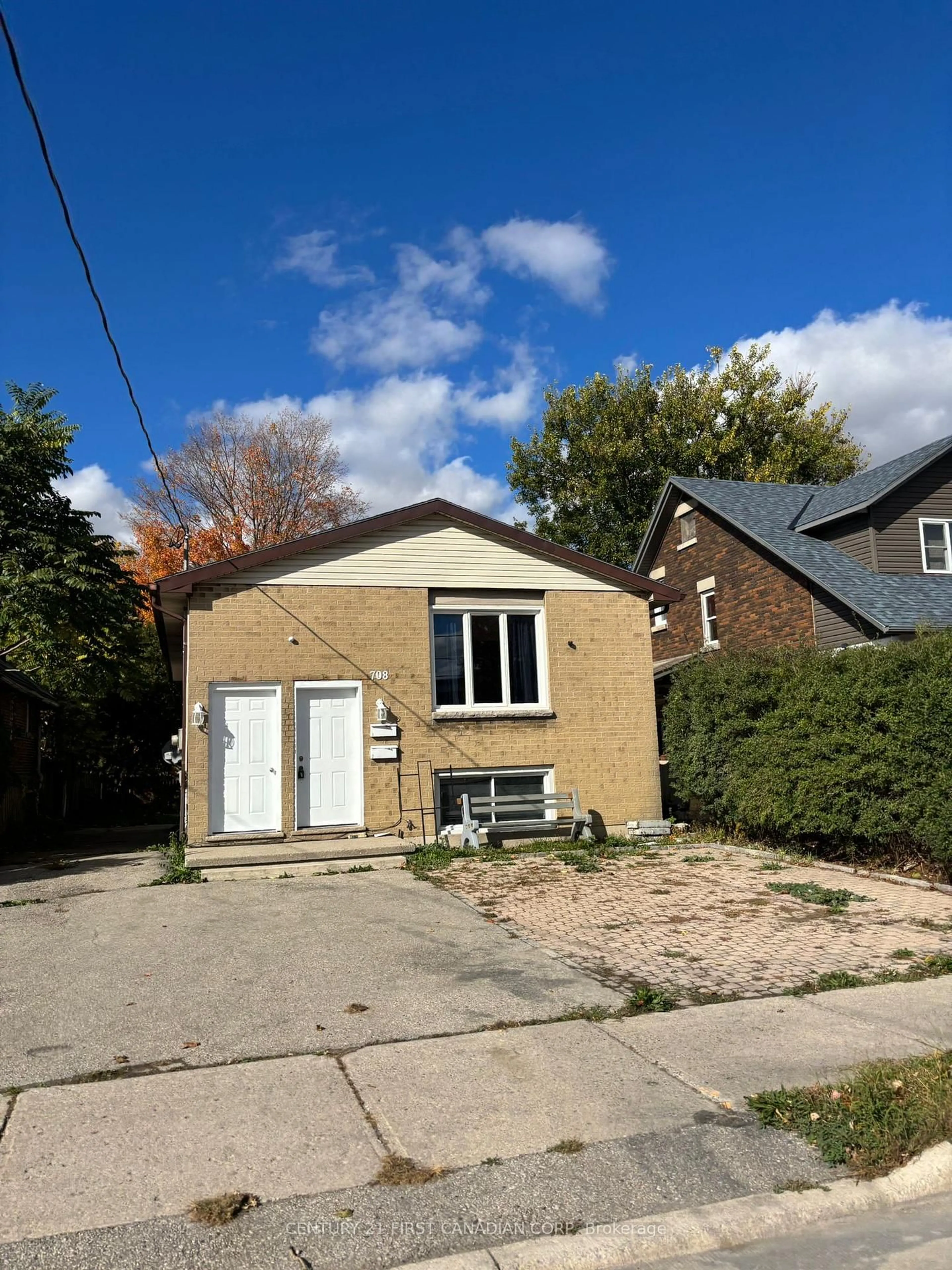 Unknown for 708 Oxford St, London East Ontario N5Y 3J6