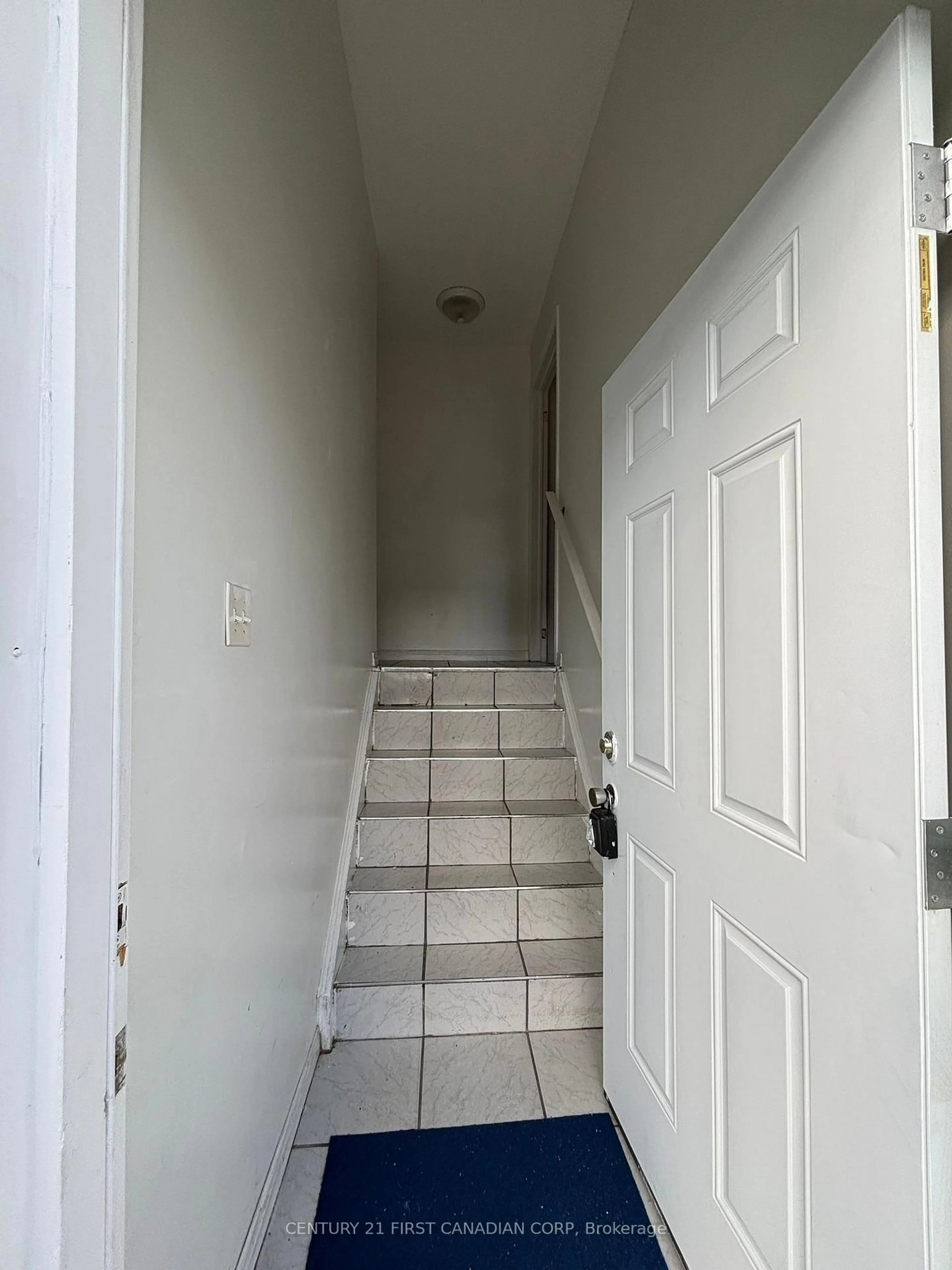 Unknown for 708 Oxford St, London East Ontario N5Y 3J6