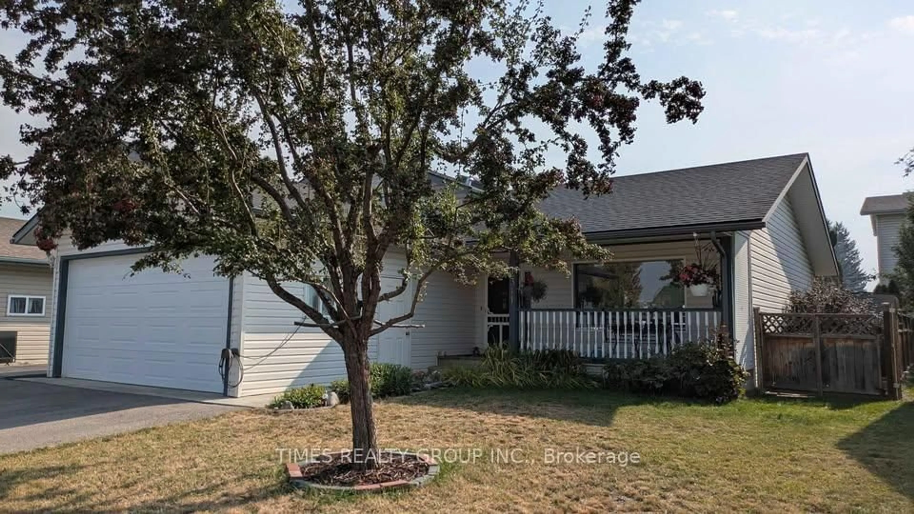 Home with vinyl exterior material, street for 2311 Mt Baker Cres, Out of Area British Columbia V1C 6M1