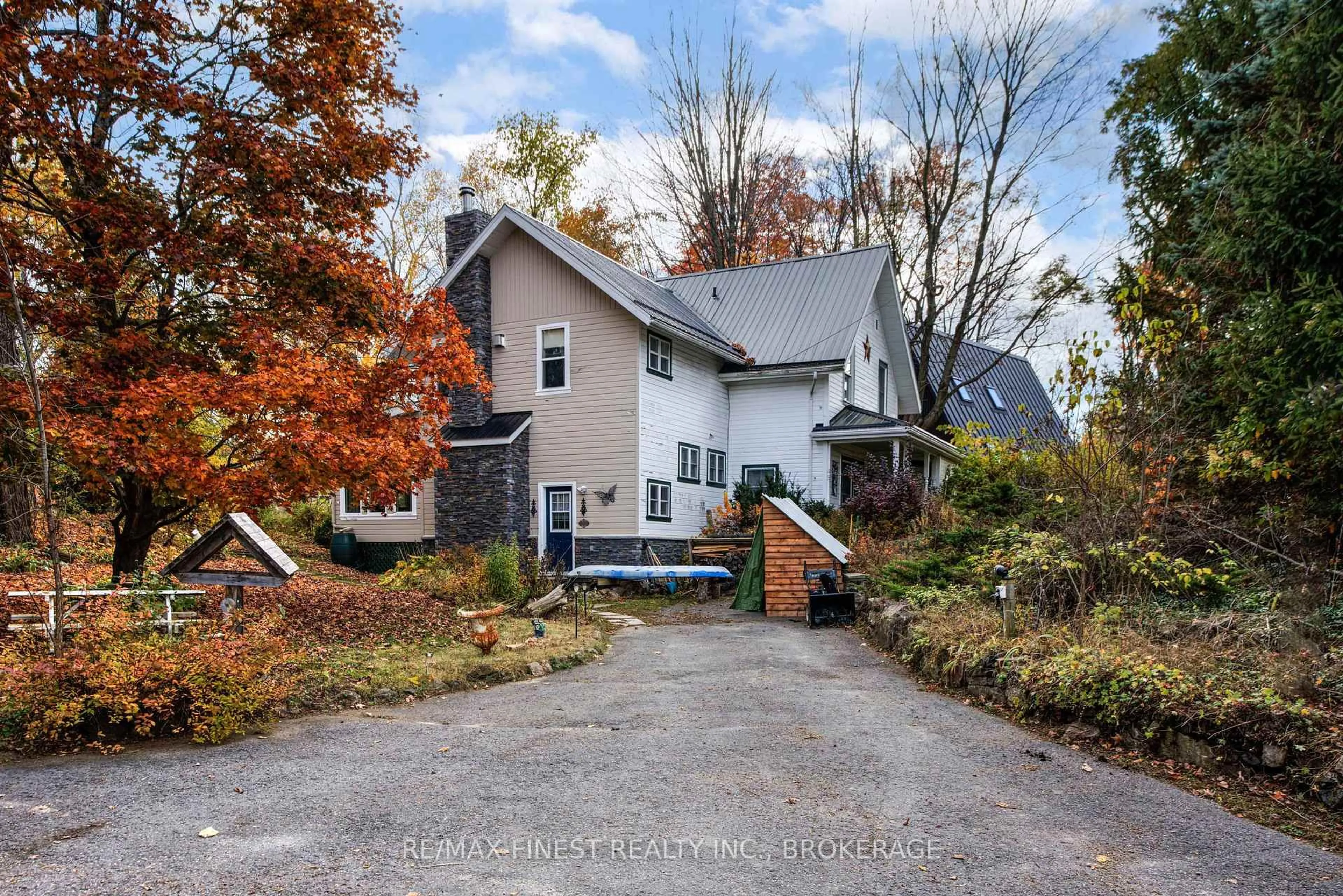 A pic from outside/outdoor area/front of a property/back of a property/a pic from drone, street for 1128 Elizabeth St, Sharbot Lake Ontario K0H 2P0