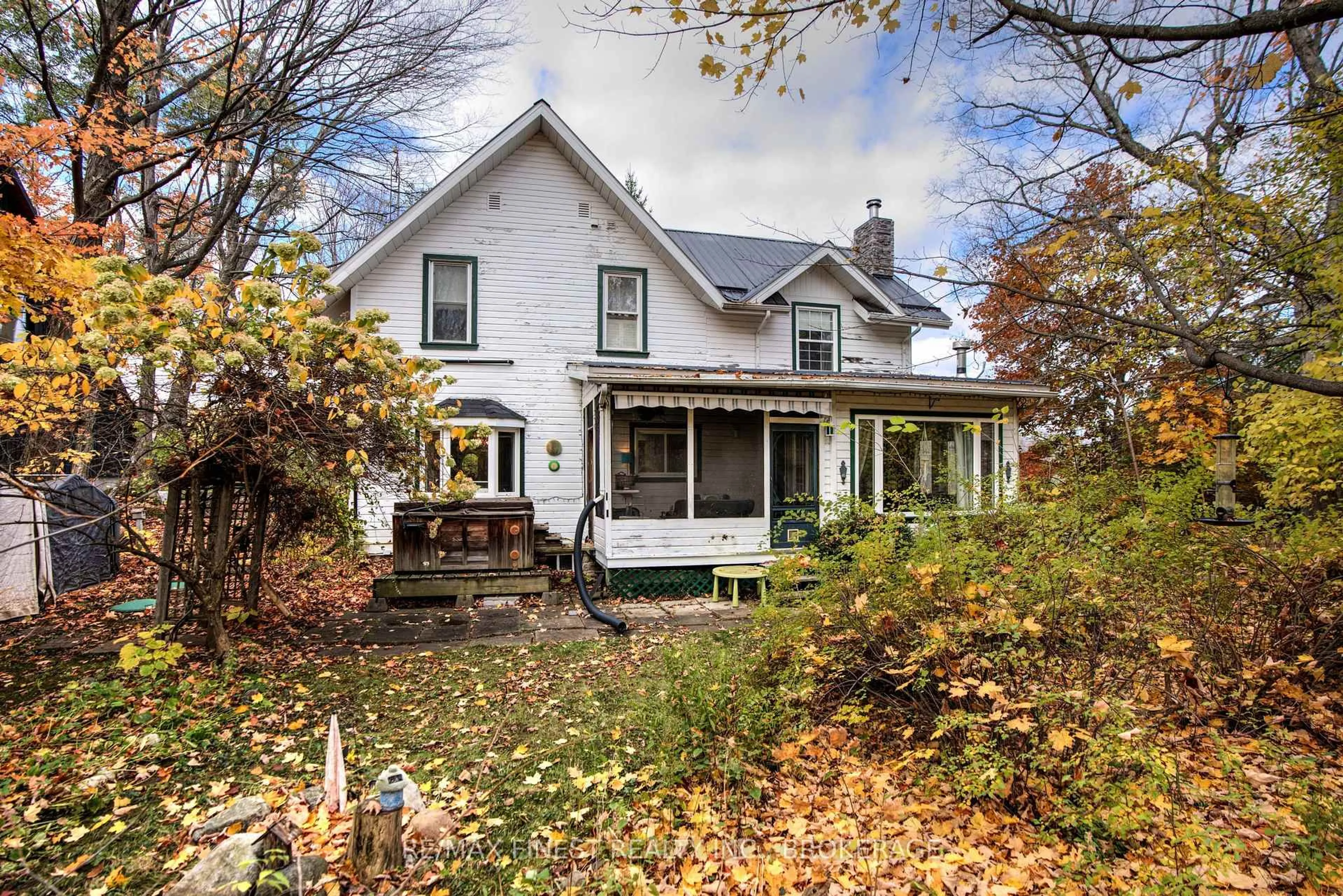 Home with vinyl exterior material, street for 1128 Elizabeth St, Sharbot Lake Ontario K0H 2P0