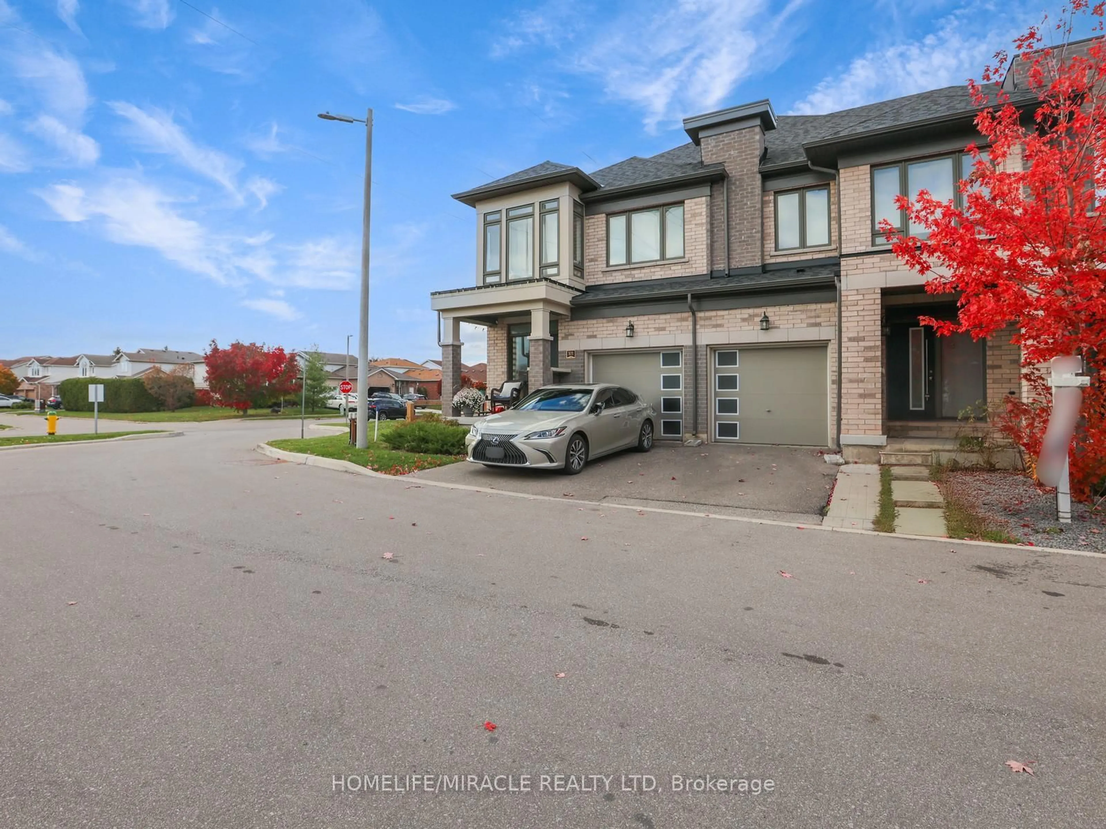 A pic from outside/outdoor area/front of a property/back of a property/a pic from drone, street for 166 Deerpath Dr #100, Guelph Ontario N1K 0E2