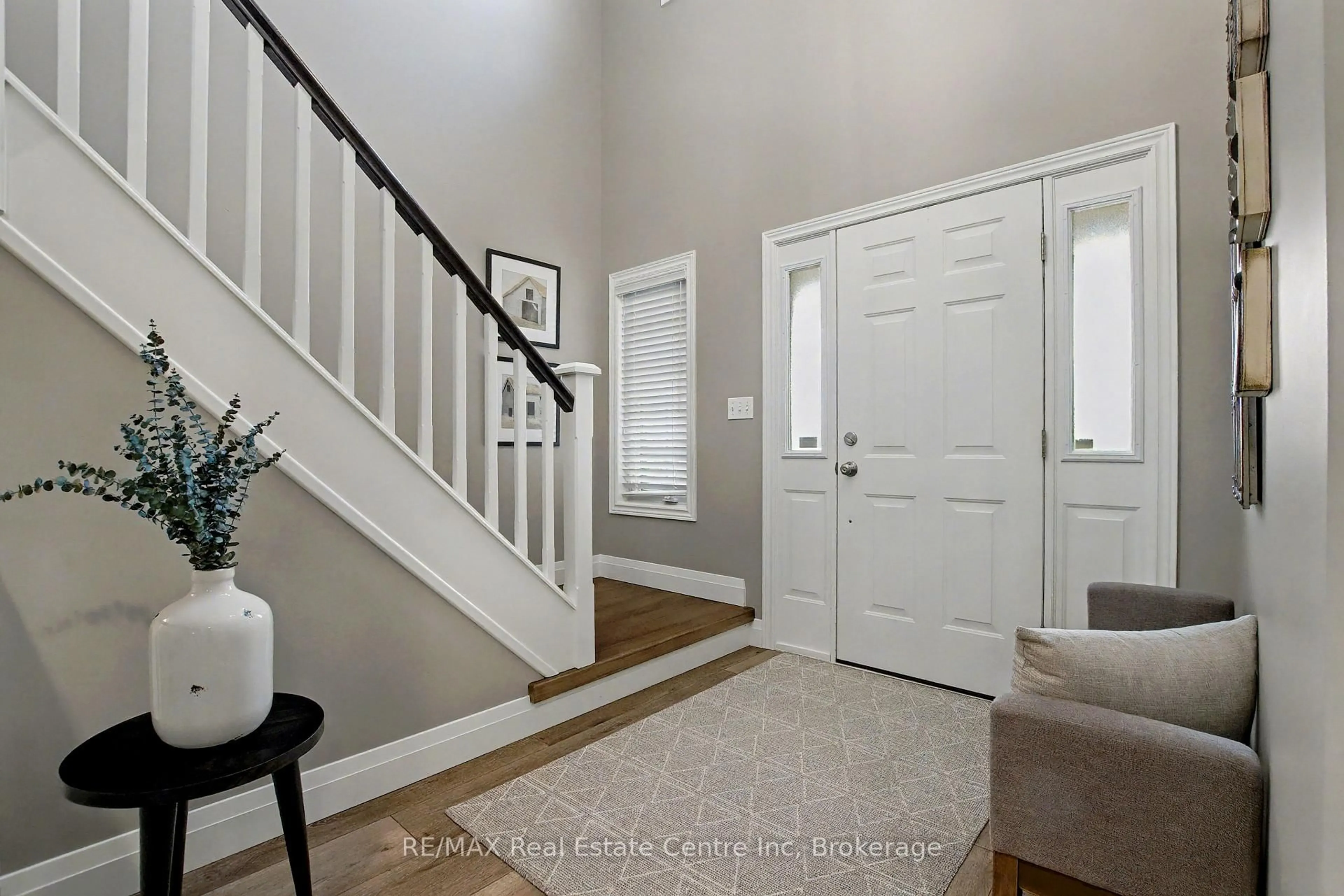 Indoor entryway for 28 Irving Cres, Guelph Ontario N1G 5J1