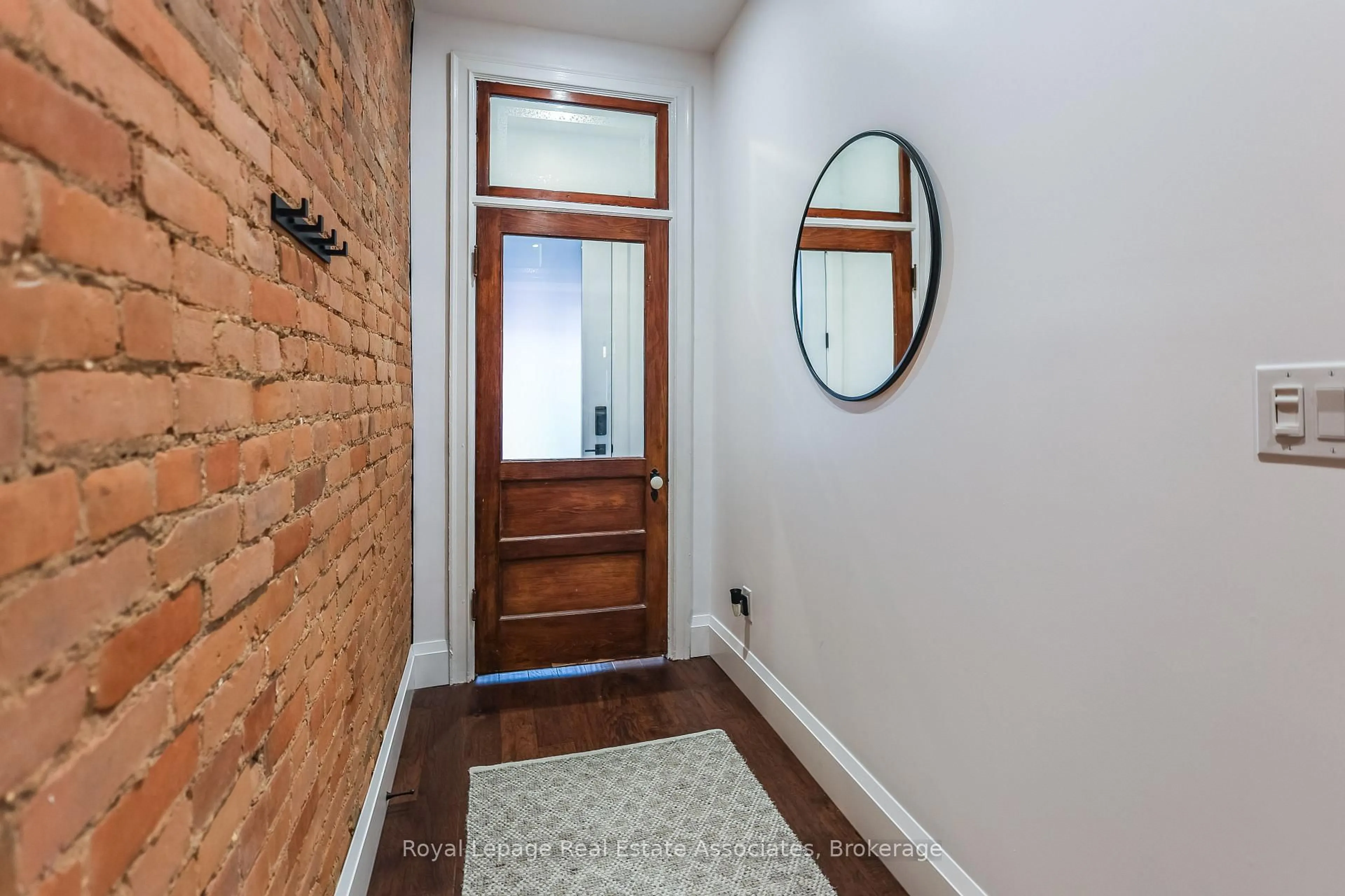 Indoor entryway for 211 John St, Hamilton Ontario L8L 4P4