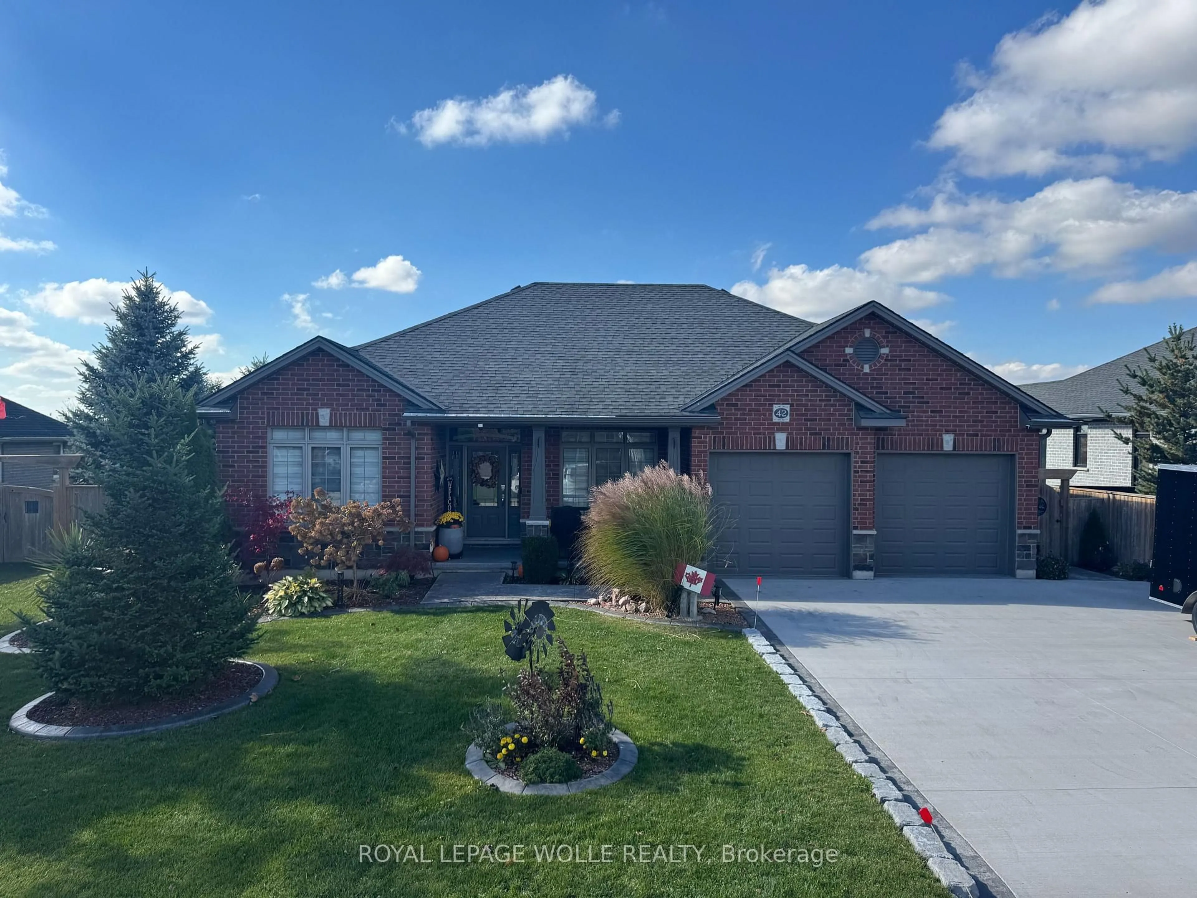 Home with brick exterior material, street for 42 Graydon Dr, South-West Oxford Ontario N0J 1N0