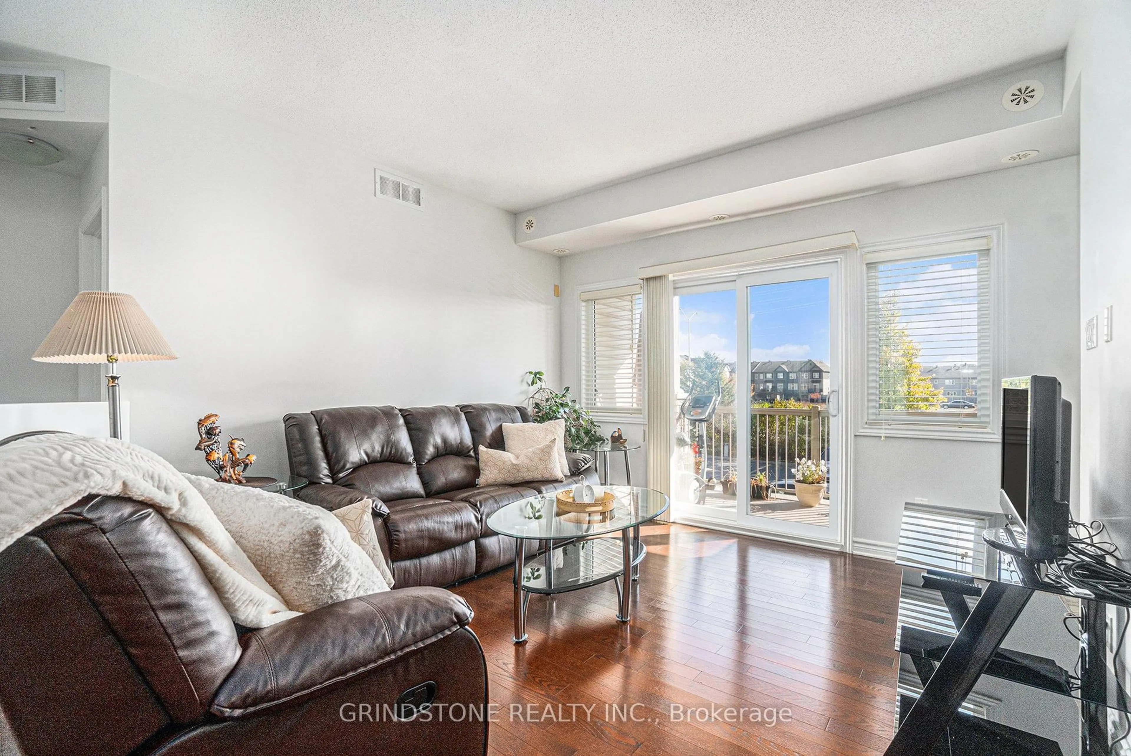 Living room with furniture, wood/laminate floor for 137 Harthill Way #L, Ottawa Ontario K2J 5V1