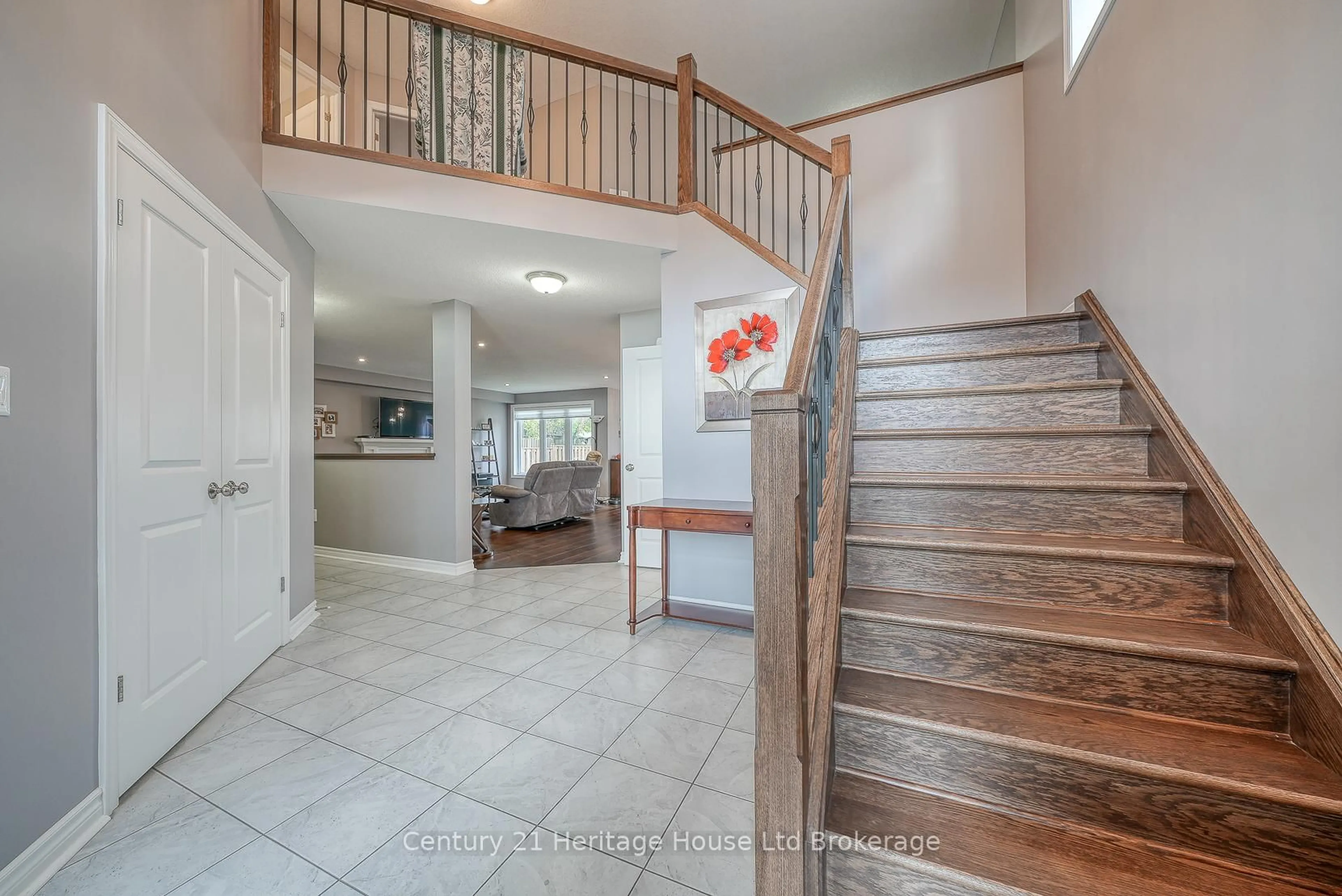 Indoor entryway for 76 Pearl St, Tillsonburg Ontario N4G 0A3