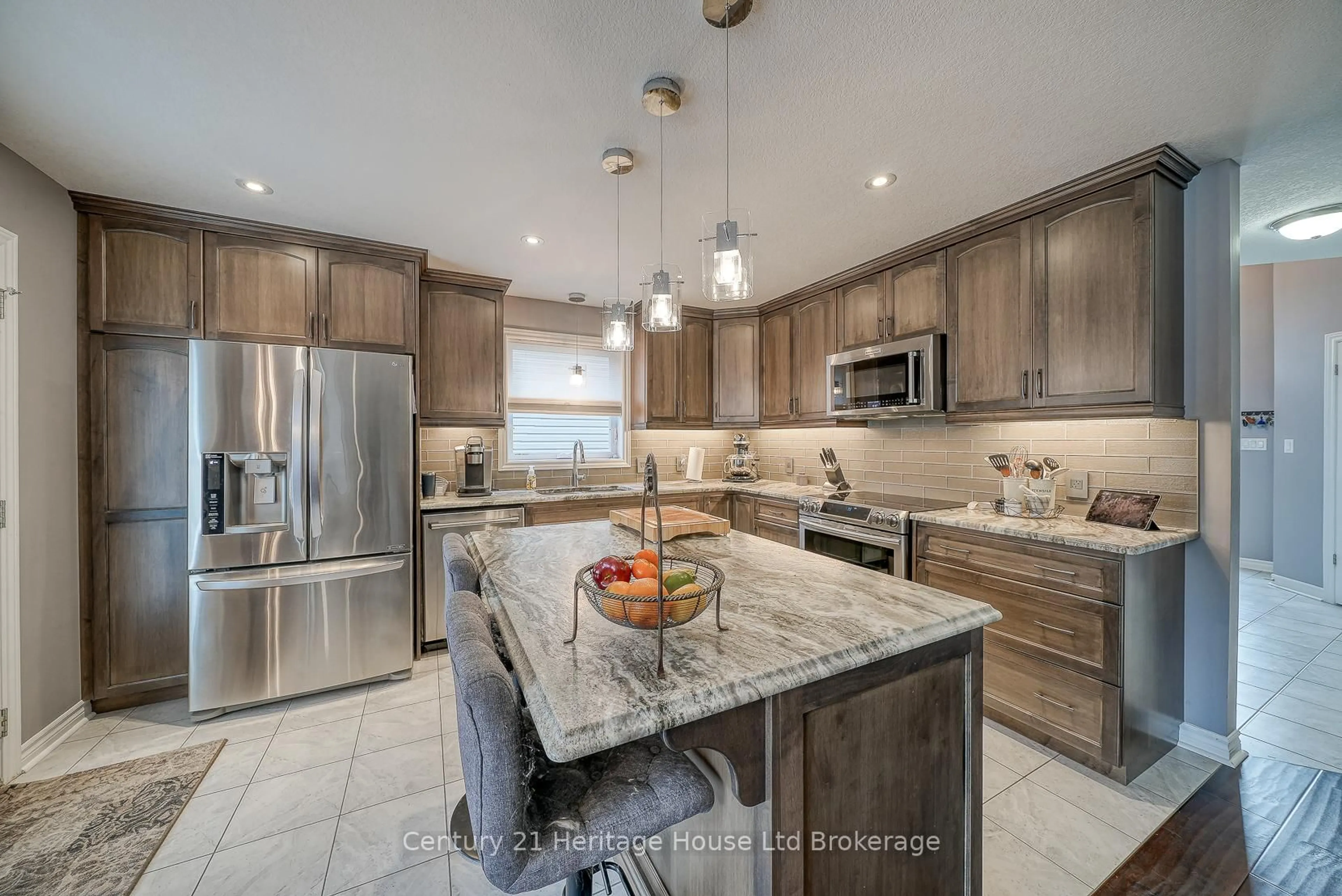 Contemporary kitchen, ceramic/tile floor for 76 Pearl St, Tillsonburg Ontario N4G 0A3