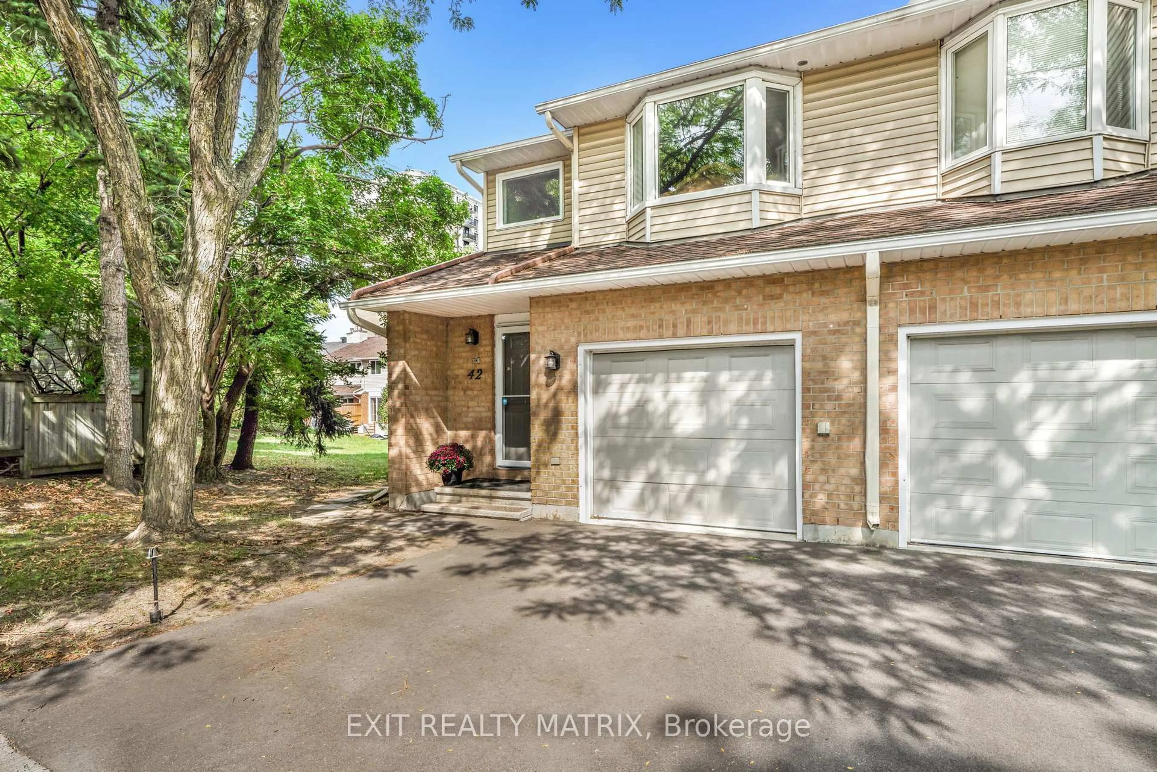 Home with brick exterior material, street for 42 Oakhaven Private #26, Ottawa Ontario K1K 4K1