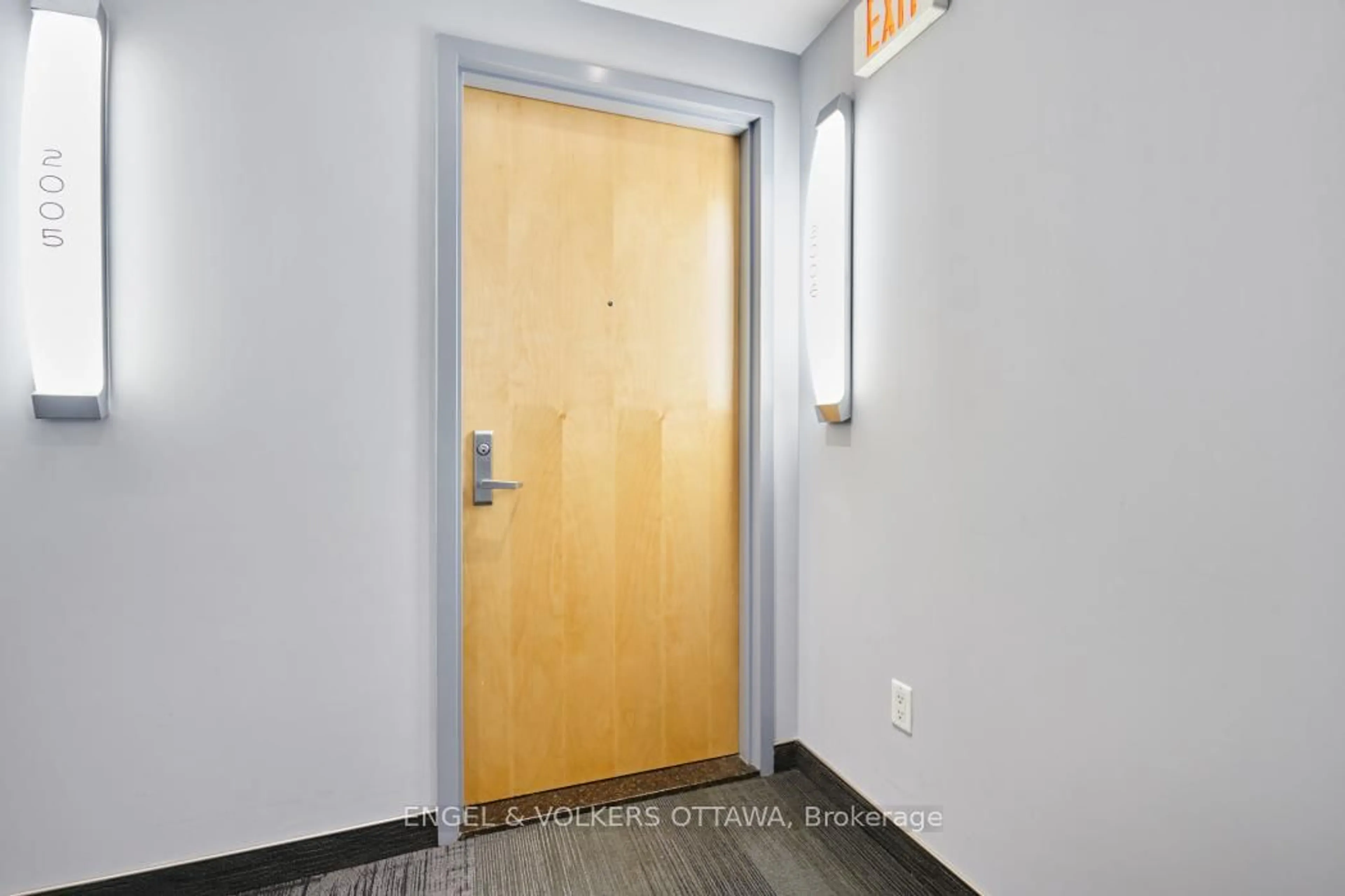 Indoor entryway for 179 Metcalfe St #2006, Ottawa Ontario K2P 1P7