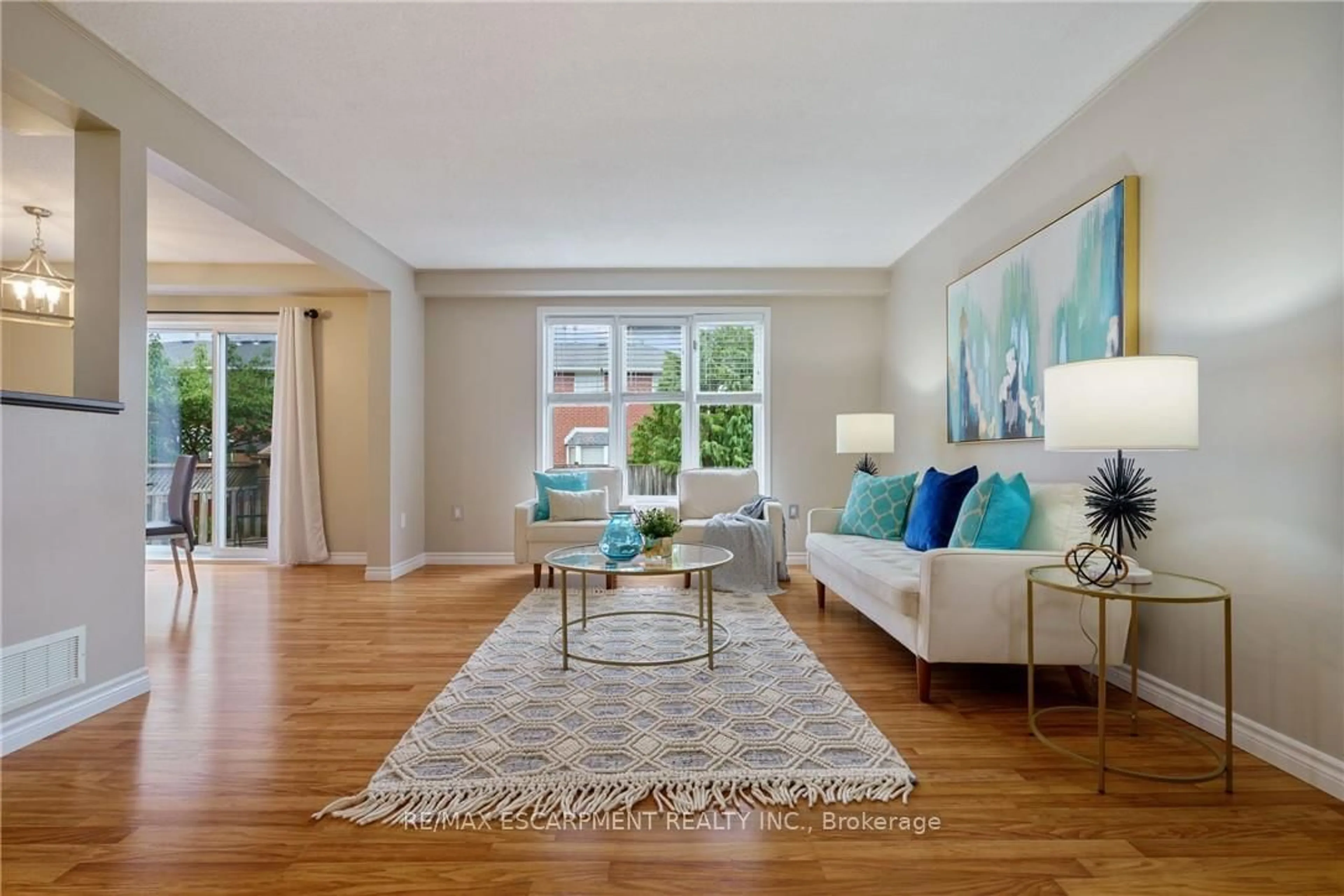 Living room with furniture, unknown for 85 Chelsea Cres, Hamilton Ontario L8E 5R8