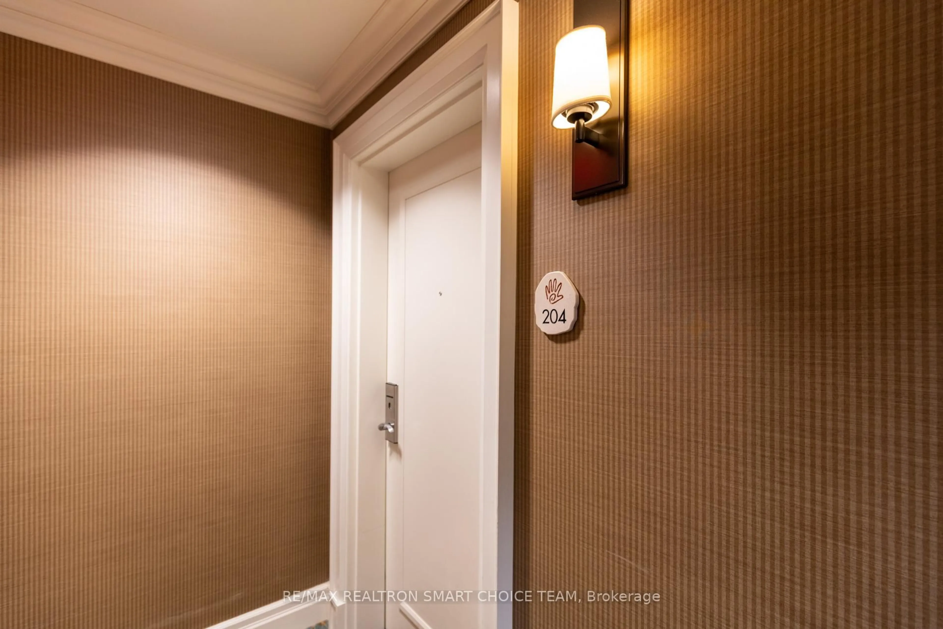 Indoor foyer for 1869 Muskoka 118 Rd #L204-C1, Muskoka Lakes Ontario P1L 1W8