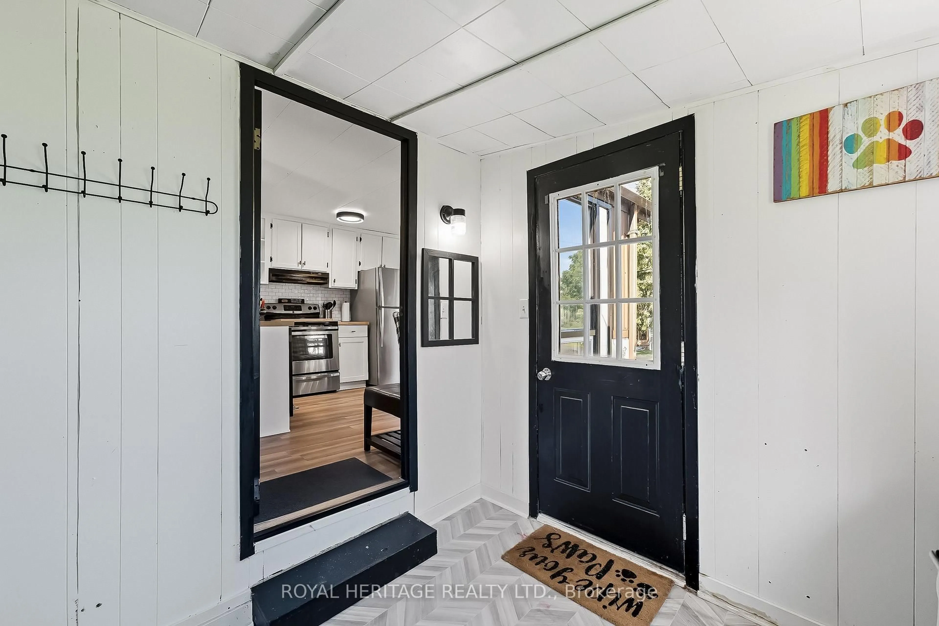 Indoor entryway for 26 Basher Dr, Hamilton Township Ontario K9A 4J7