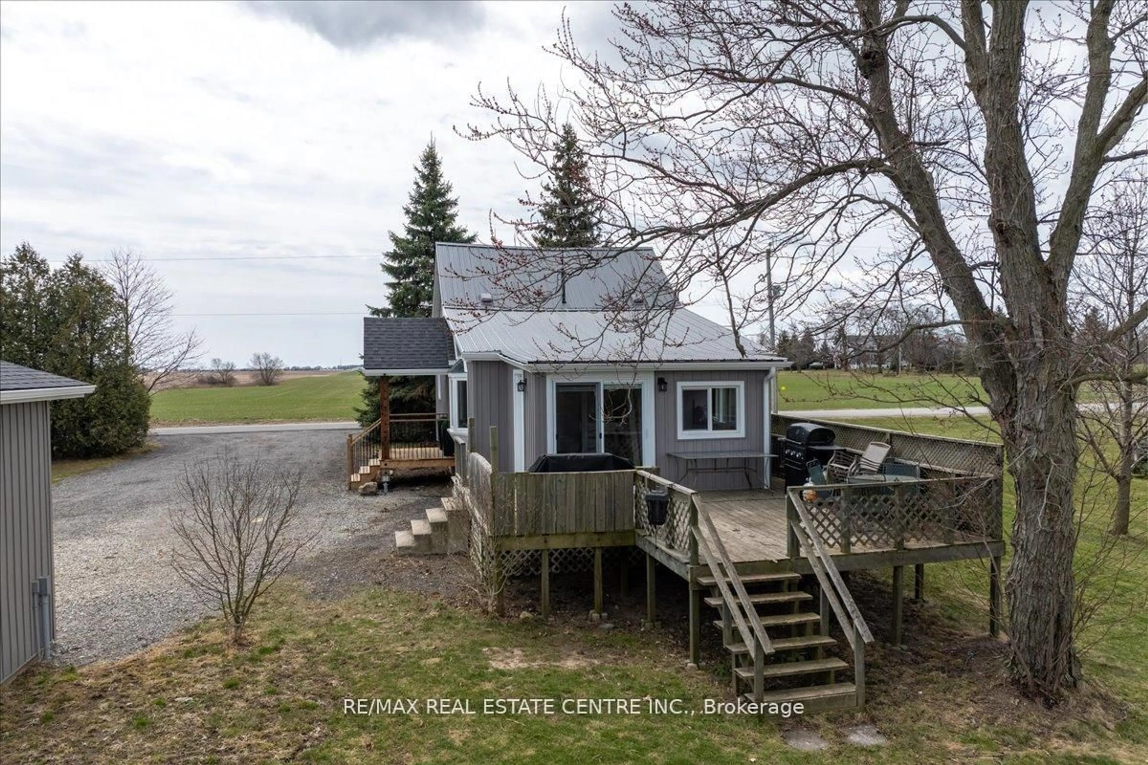 A pic from outside/outdoor area/front of a property/back of a property/a pic from drone, unknown for 359 First Line, Haldimand Ontario N0A 1H0