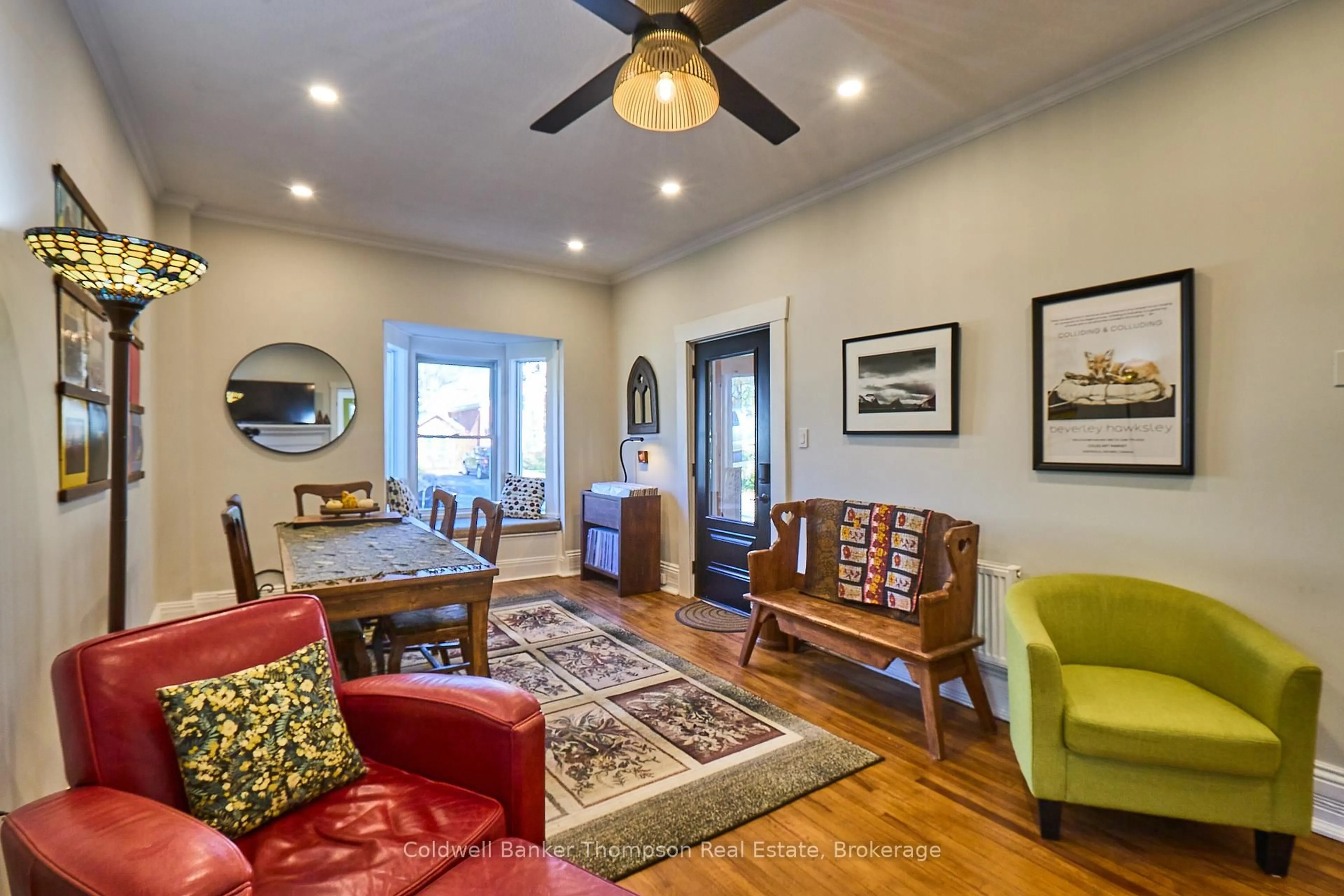 Living room with furniture, unknown for 23 Fairy Ave, Huntsville Ontario P1H 1G7