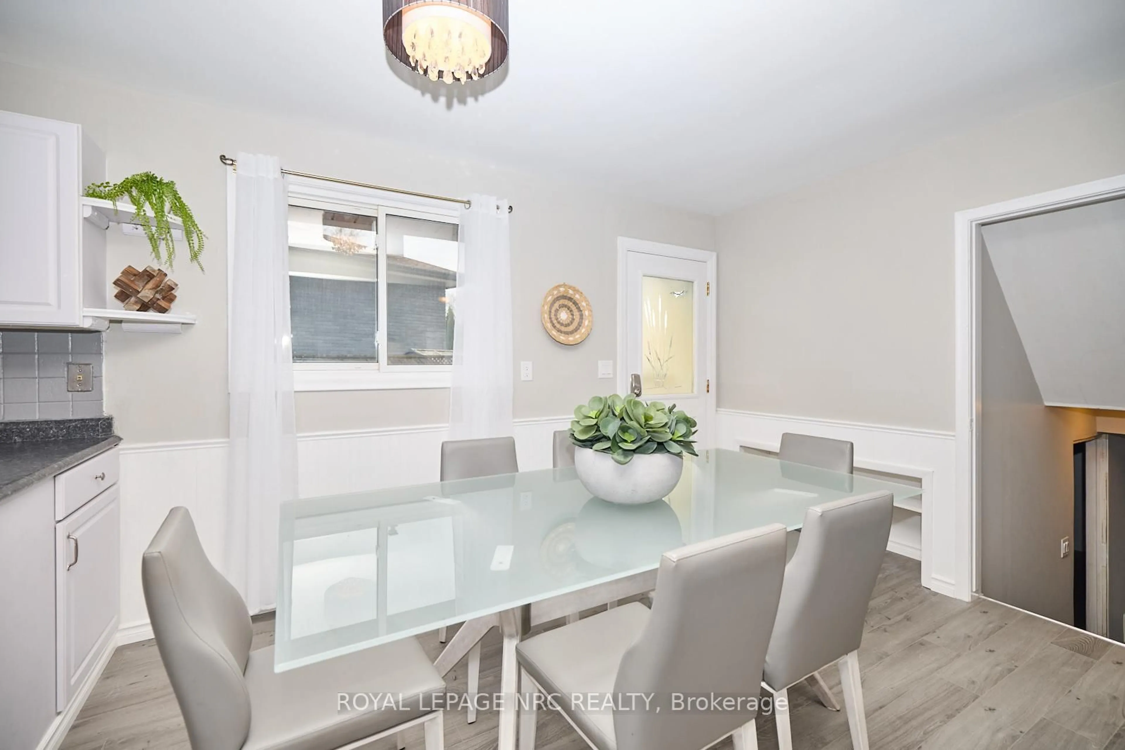 Dining room, unknown for 7405 Susan Cres, Niagara Falls Ontario L2G 3H5