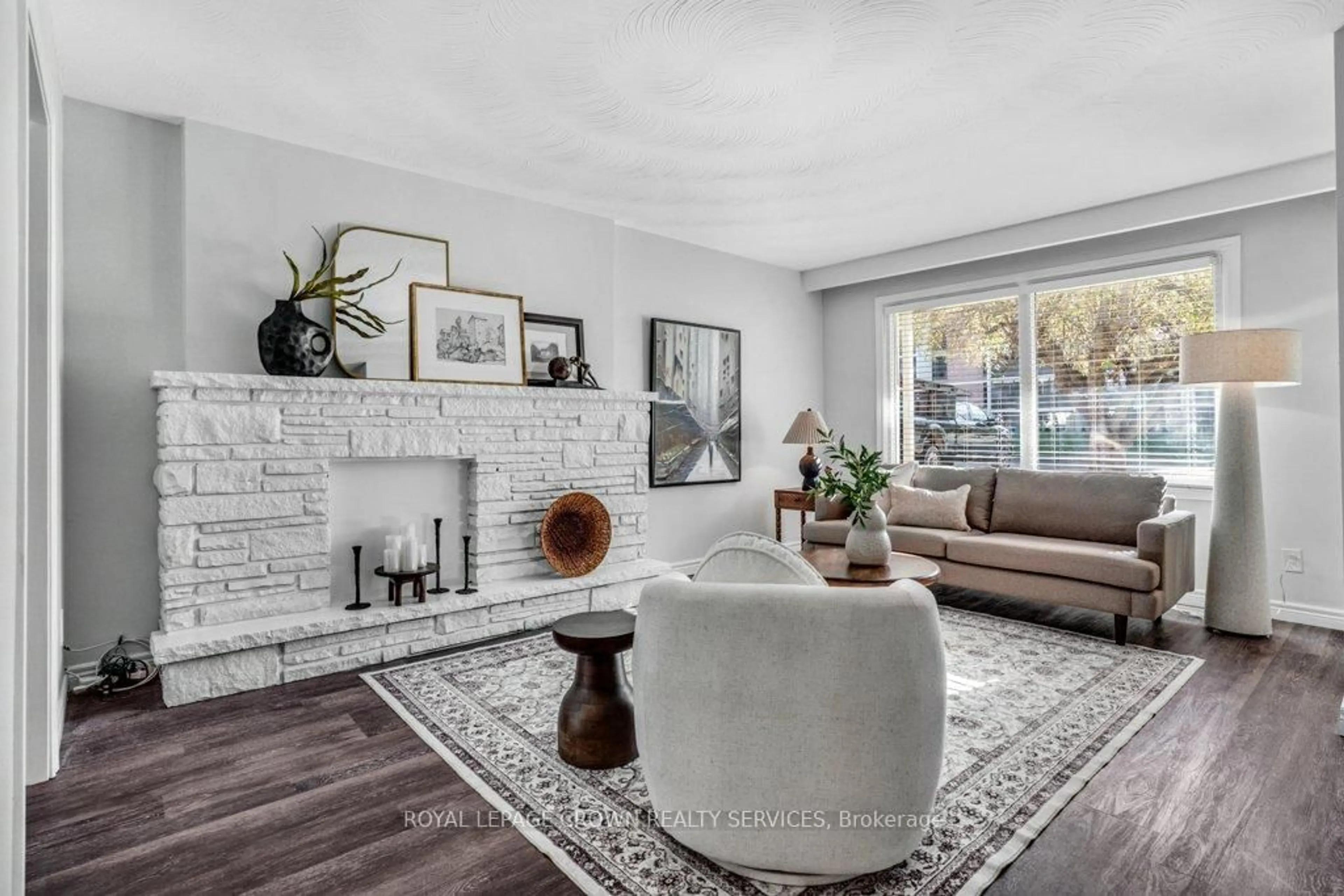 Living room with furniture, unknown for 262 Westcourt Pl, Waterloo Ontario N2L 2R7