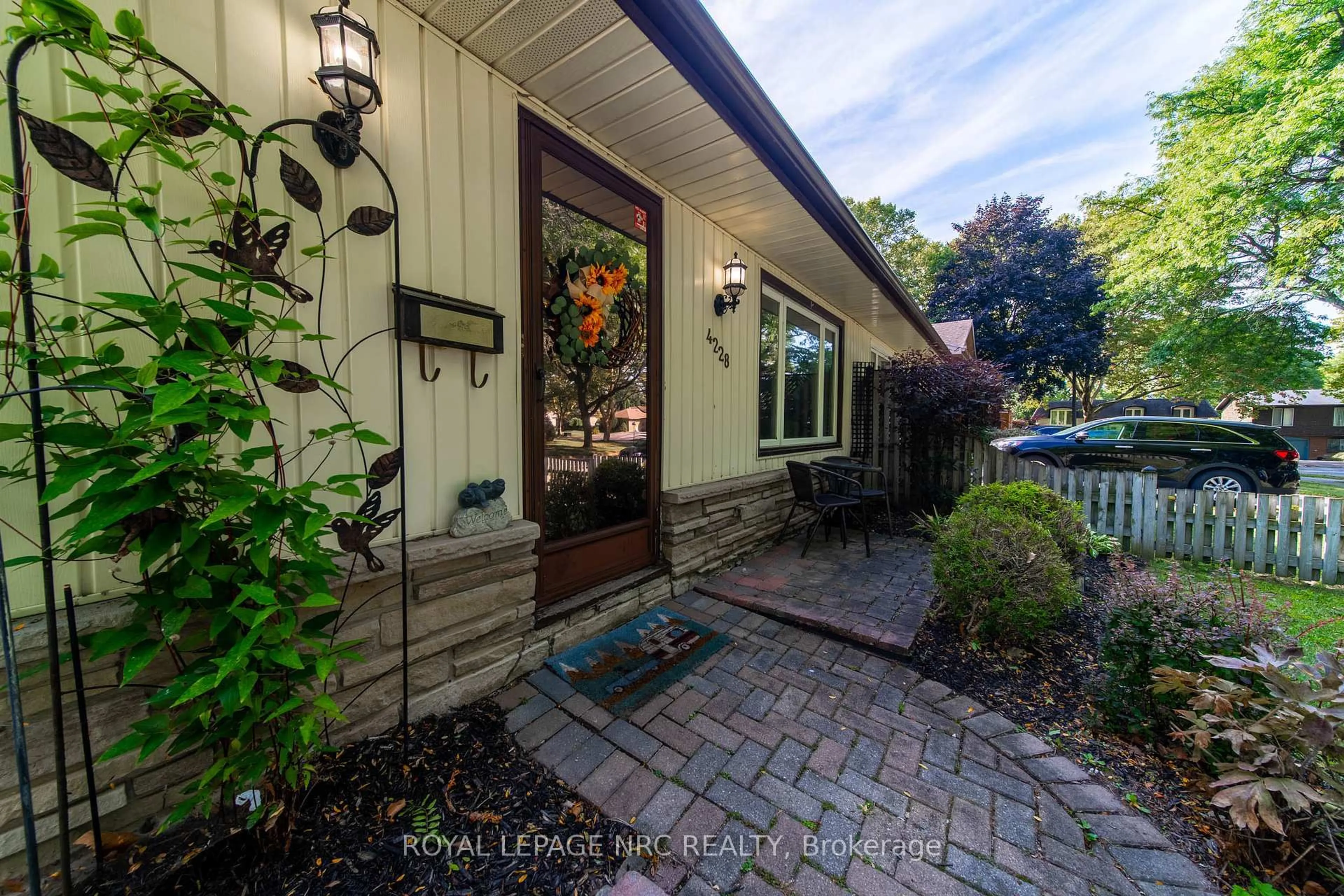 Unknown for 4228 York Dr, Niagara Falls Ontario L2E 6Y4