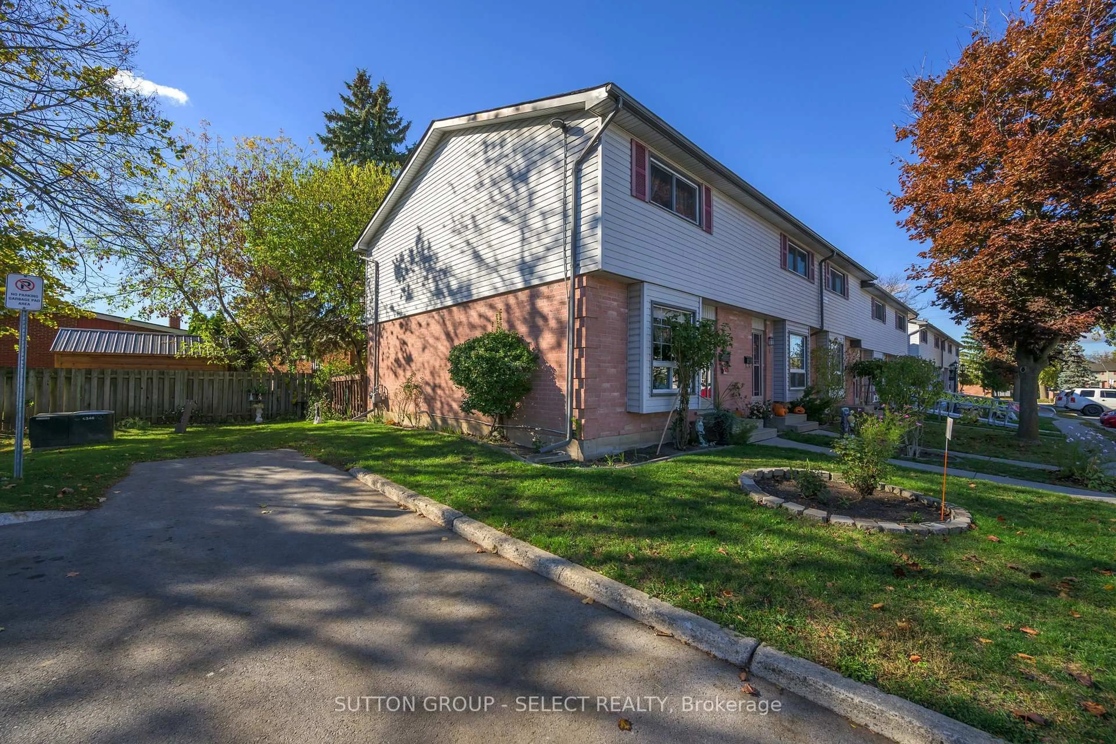 A pic from outside/outdoor area/front of a property/back of a property/a pic from drone, street for 1215 Cheapside St #10, London East Ontario N5Y 5J9