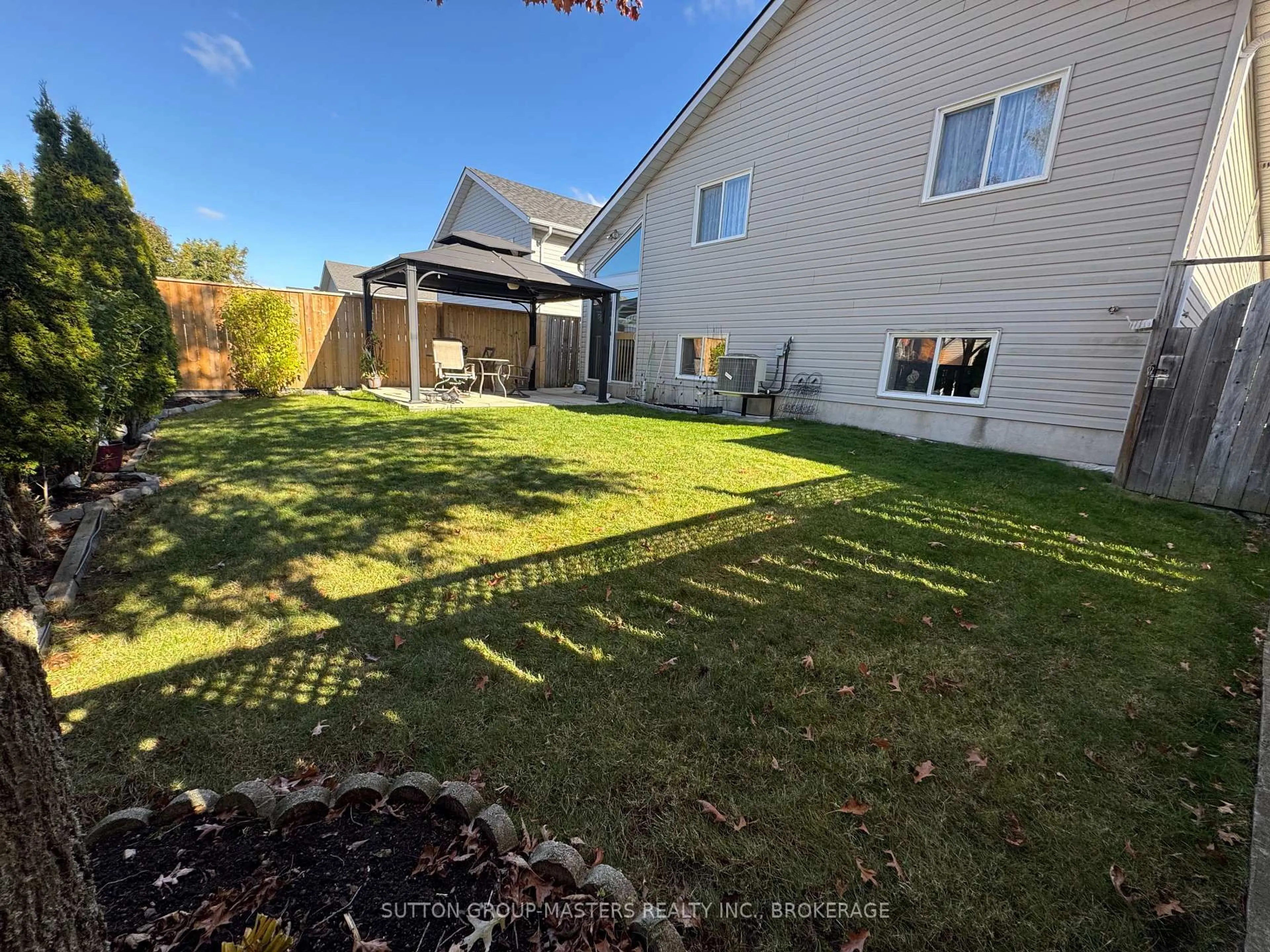 A pic from outside/outdoor area/front of a property/back of a property/a pic from drone, unknown for 1453 Birchwood Dr, Kingston Ontario K7P 3H3