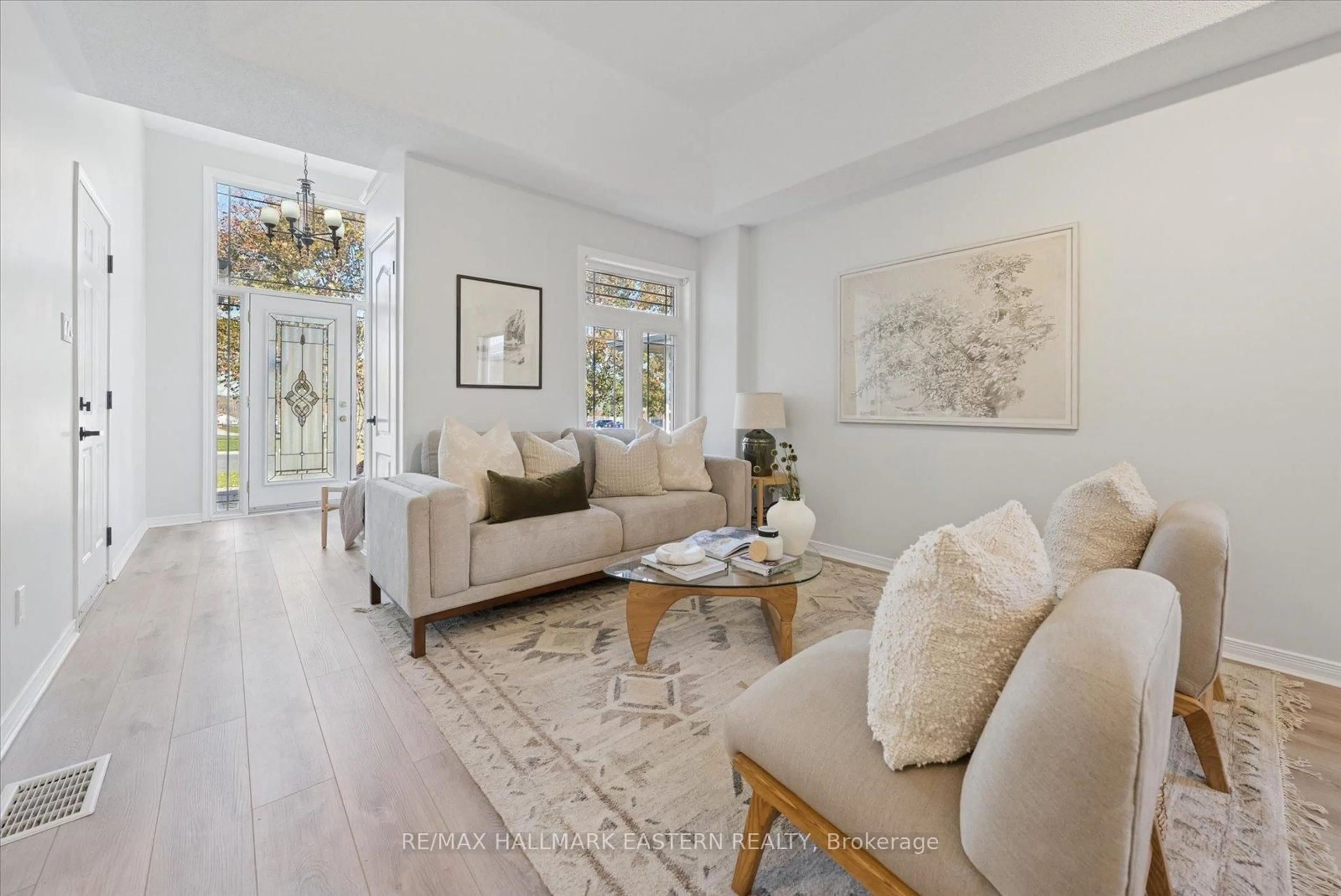 Living room with furniture, unknown for 2431 Marsdale Dr, Peterborough Ontario K9L 1Z3