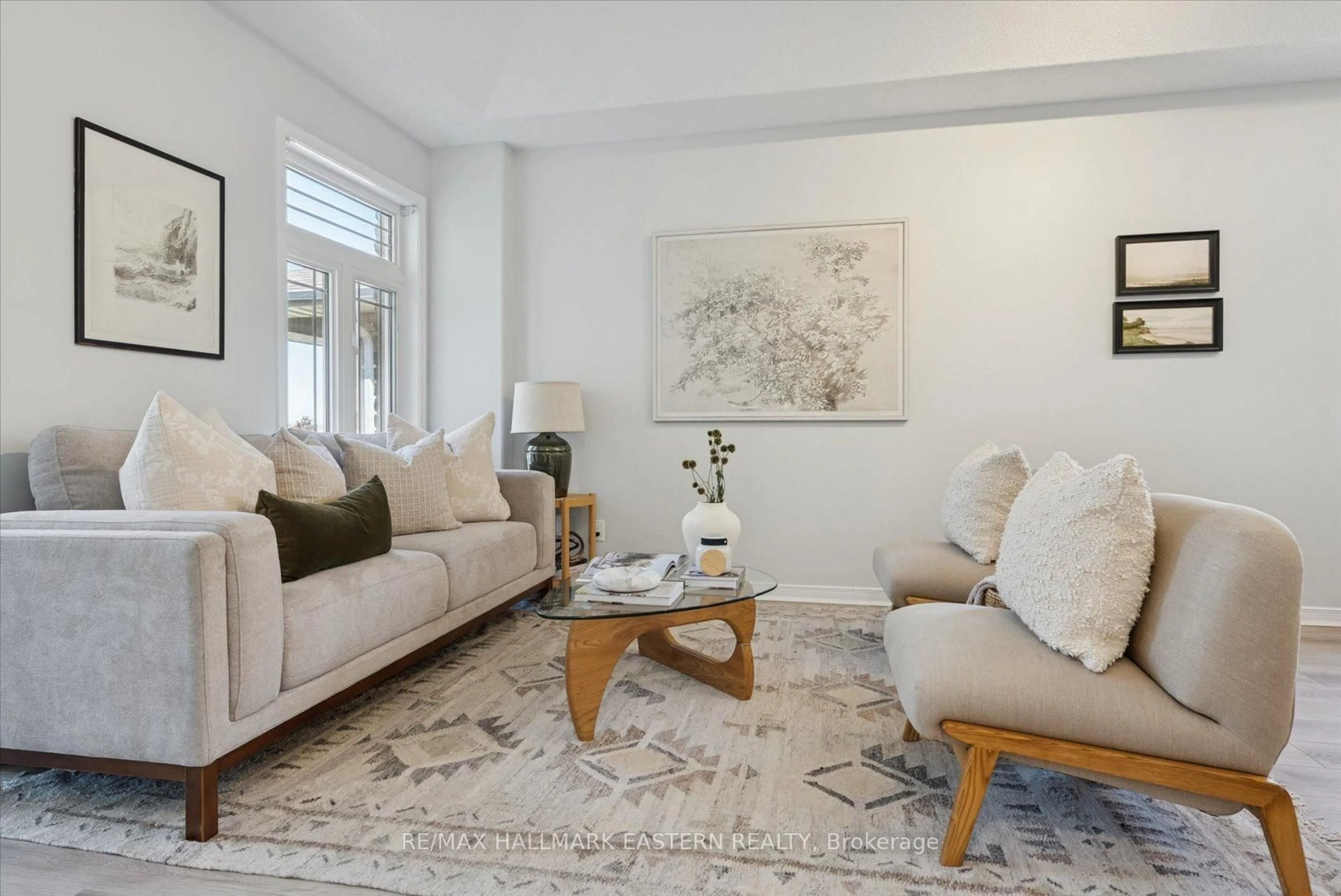 Living room with furniture, unknown for 2431 Marsdale Dr, Peterborough Ontario K9L 1Z3