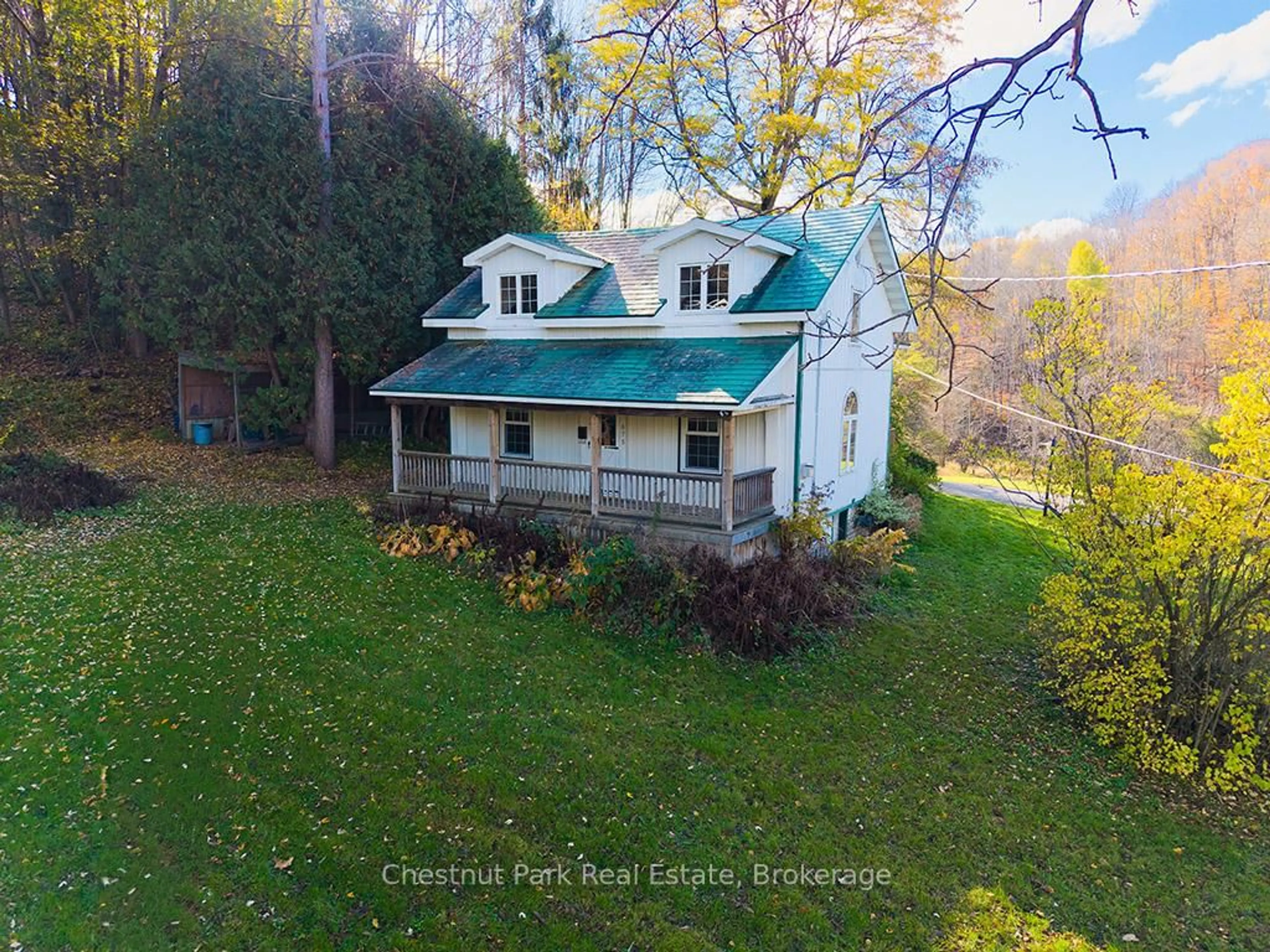 A pic from outside/outdoor area/front of a property/back of a property/a pic from drone, unknown for 675 14th St, Owen Sound Ontario N4K 3Y5
